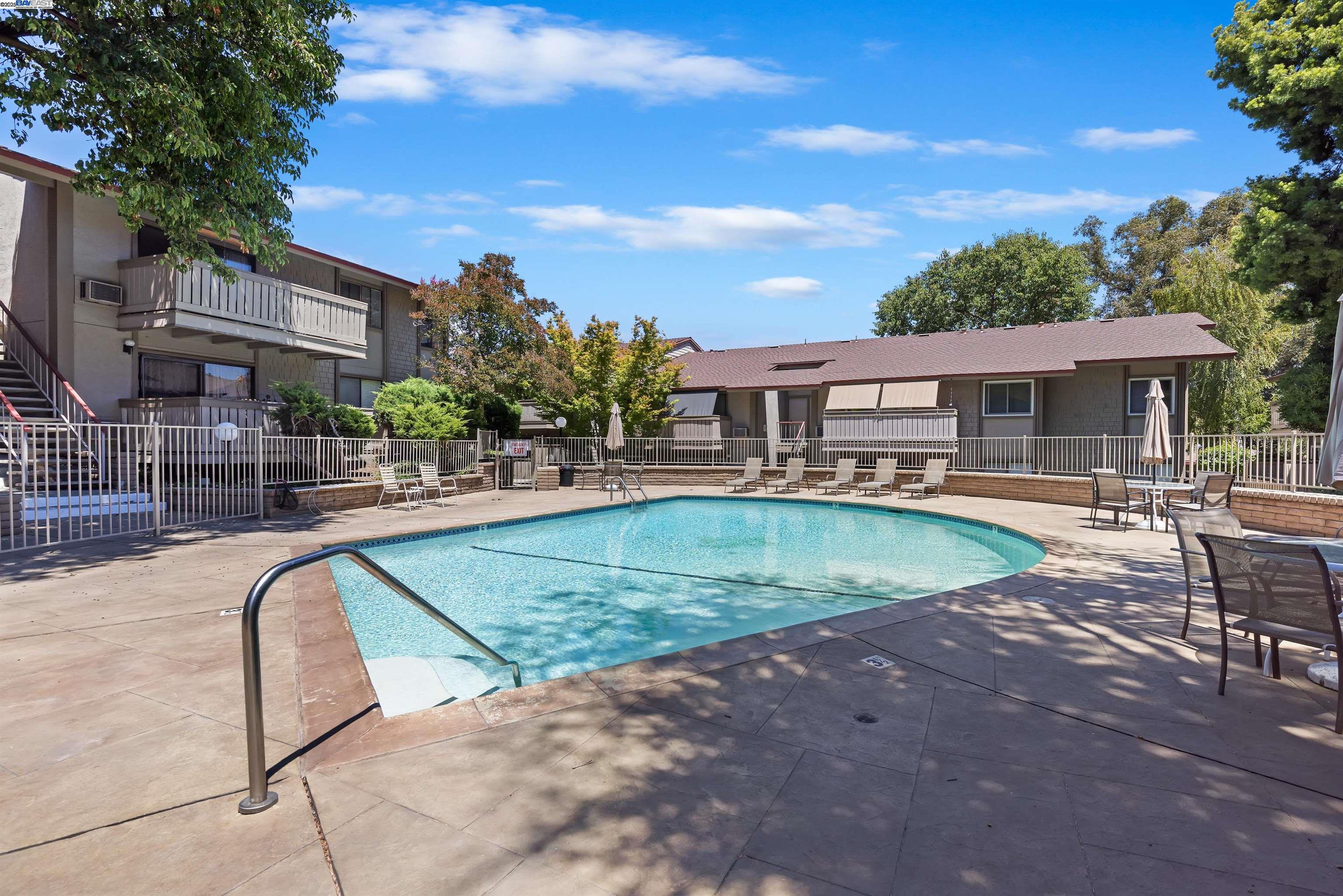 100 Kinross Drive # 42, Walnut Creek, California 94598, 2 Bedrooms Bedrooms, 6 Rooms Rooms,2 BathroomsBathrooms,Residential,For Sale,100 Kinross Drive # 42,41106749