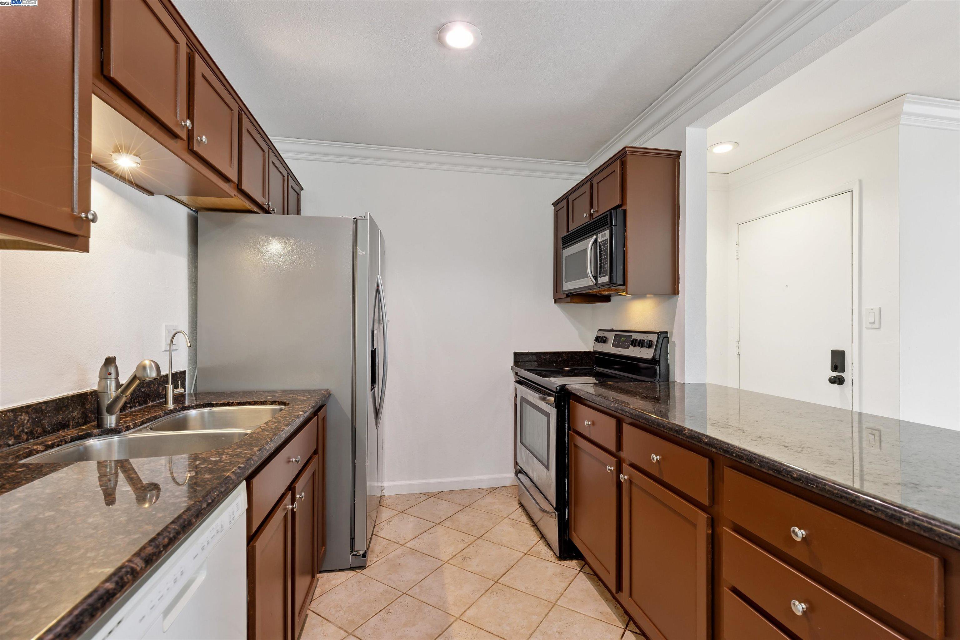 100 Kinross Drive # 42, Walnut Creek, California 94598, 2 Bedrooms Bedrooms, 6 Rooms Rooms,2 BathroomsBathrooms,Residential,For Sale,100 Kinross Drive # 42,41106749