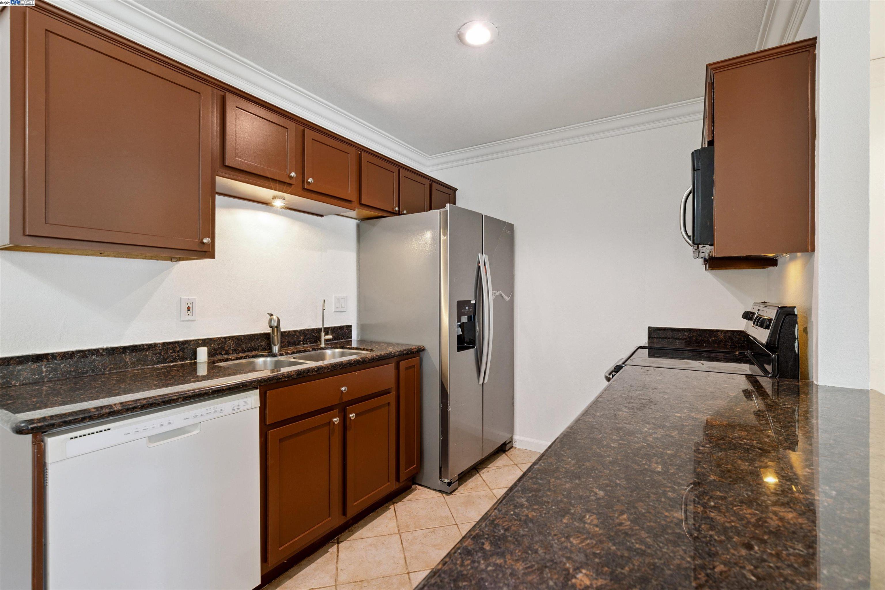 100 Kinross Drive # 42, Walnut Creek, California 94598, 2 Bedrooms Bedrooms, 6 Rooms Rooms,2 BathroomsBathrooms,Residential,For Sale,100 Kinross Drive # 42,41106749