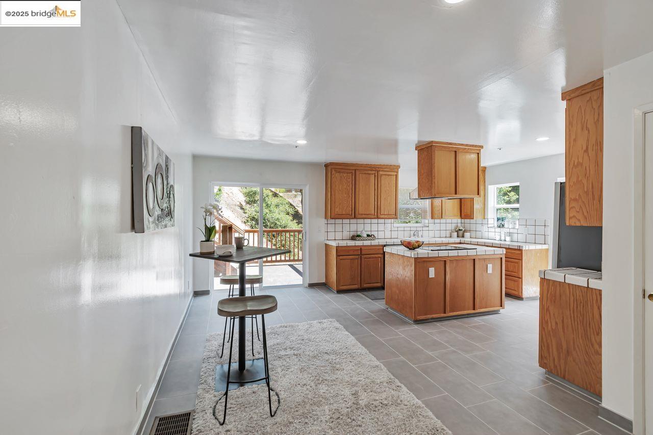 6659 Exeter Dr, Oakland, California 94611, 4 Bedrooms Bedrooms, 8 Rooms Rooms,2 BathroomsBathrooms,Residential,For Sale,6659 Exeter Dr,41106750