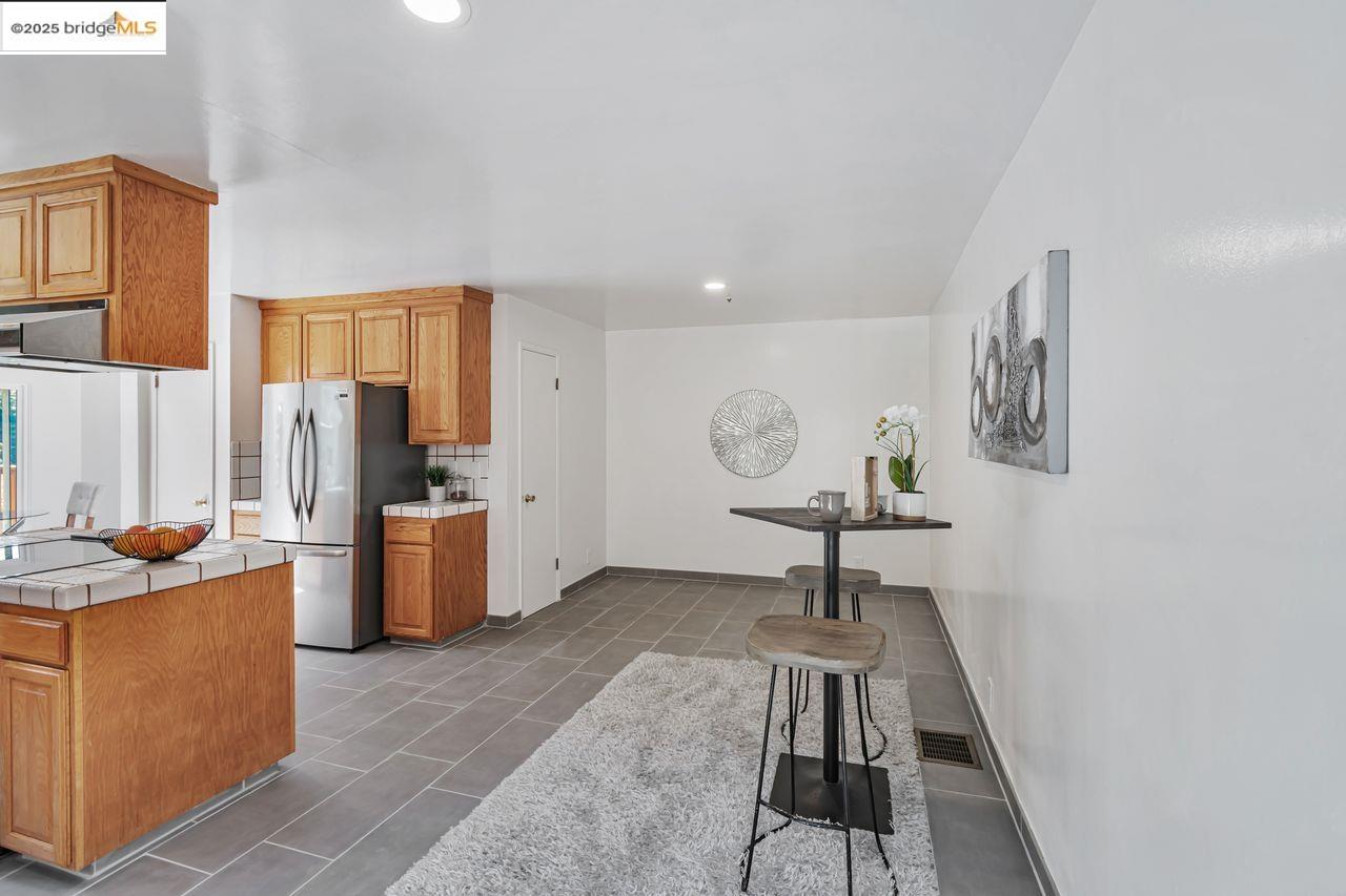 6659 Exeter Dr, Oakland, California 94611, 4 Bedrooms Bedrooms, 8 Rooms Rooms,2 BathroomsBathrooms,Residential,For Sale,6659 Exeter Dr,41106750