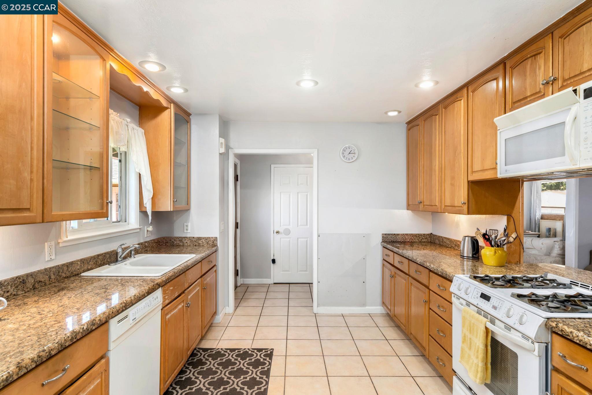 Detail Gallery Image 17 of 35 For 1216 Sherlock Way, Concord,  CA 94521 - 4 Beds | 2 Baths
