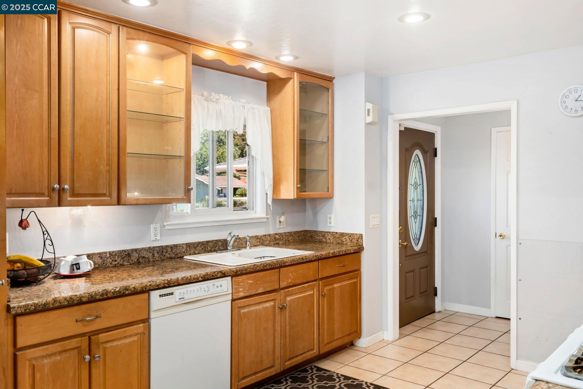 Detail Gallery Image 18 of 35 For 1216 Sherlock Way, Concord,  CA 94521 - 4 Beds | 2 Baths