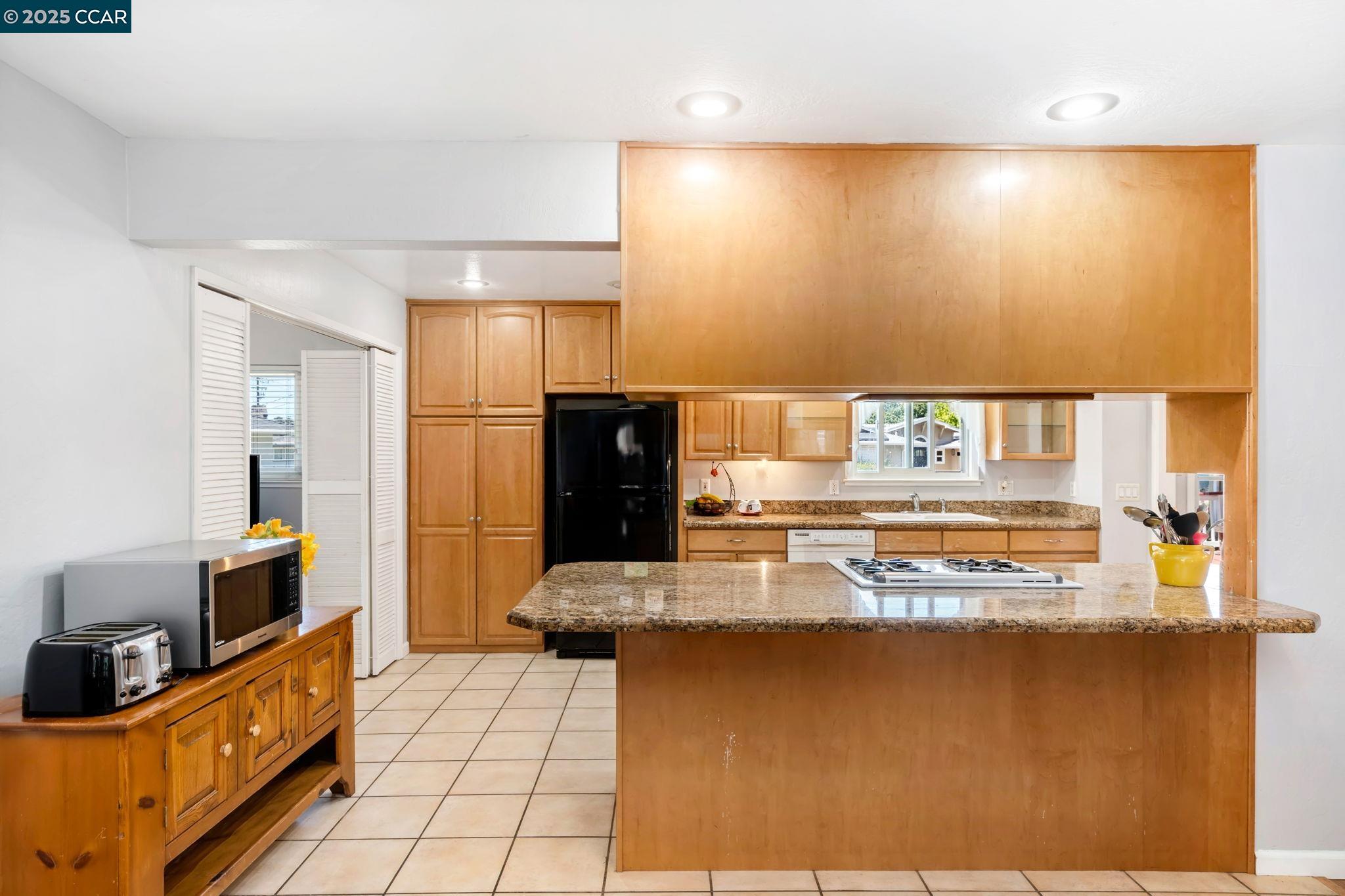 Detail Gallery Image 19 of 35 For 1216 Sherlock Way, Concord,  CA 94521 - 4 Beds | 2 Baths