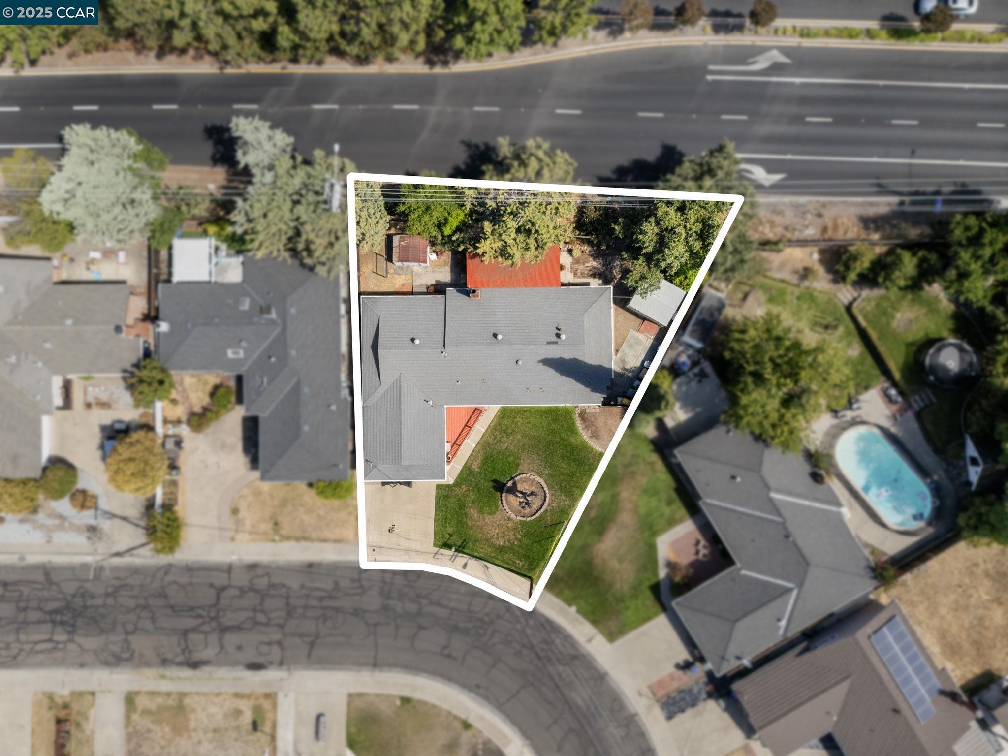 Detail Gallery Image 2 of 35 For 1216 Sherlock Way, Concord,  CA 94521 - 4 Beds | 2 Baths