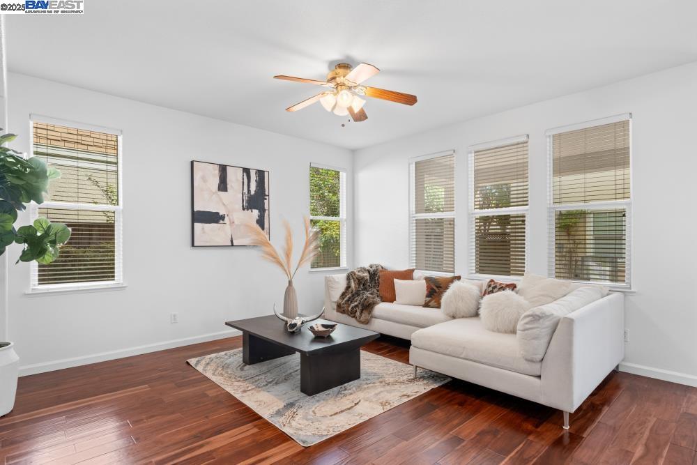 Detail Gallery Image 11 of 59 For 1525 Whispering Oaks Way, Pleasanton,  CA 94566 - 4 Beds | 3/1 Baths