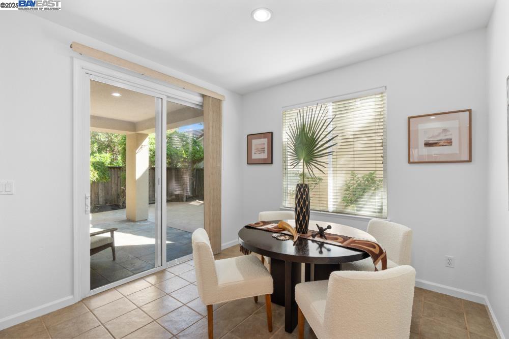 Detail Gallery Image 15 of 59 For 1525 Whispering Oaks Way, Pleasanton,  CA 94566 - 4 Beds | 3/1 Baths