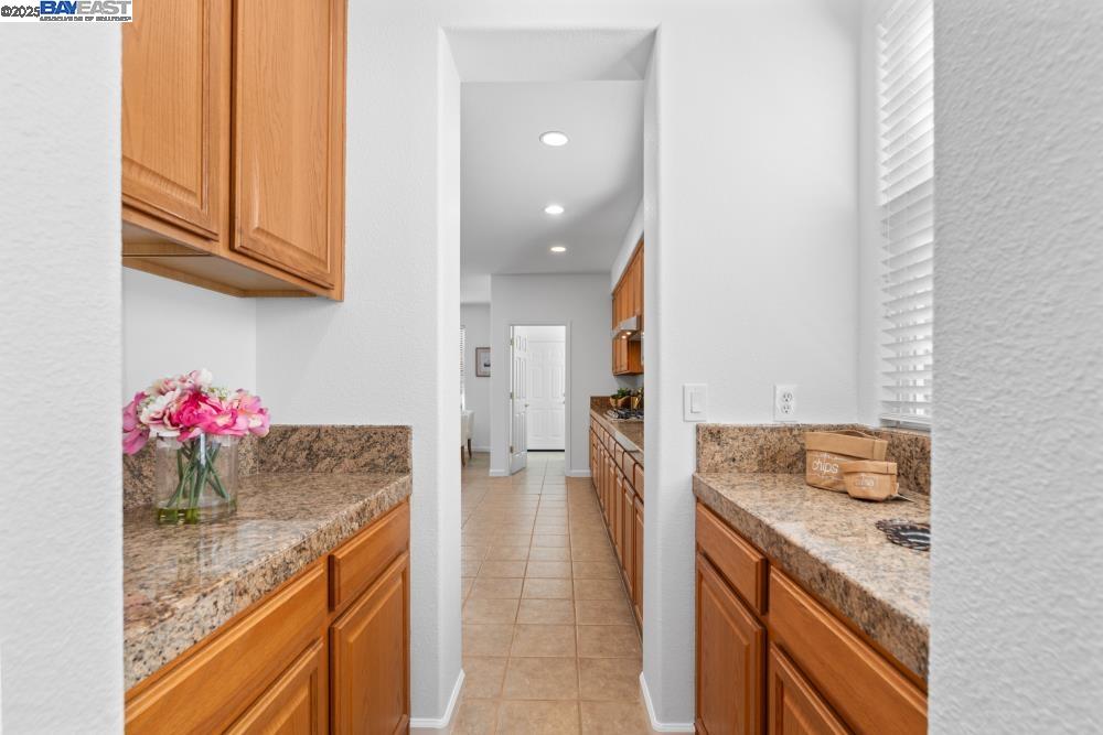 Detail Gallery Image 16 of 59 For 1525 Whispering Oaks Way, Pleasanton,  CA 94566 - 4 Beds | 3/1 Baths