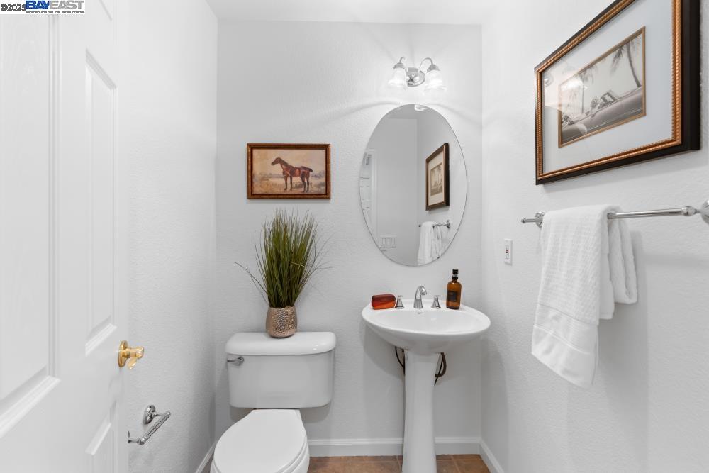 Detail Gallery Image 9 of 59 For 1525 Whispering Oaks Way, Pleasanton,  CA 94566 - 4 Beds | 3/1 Baths