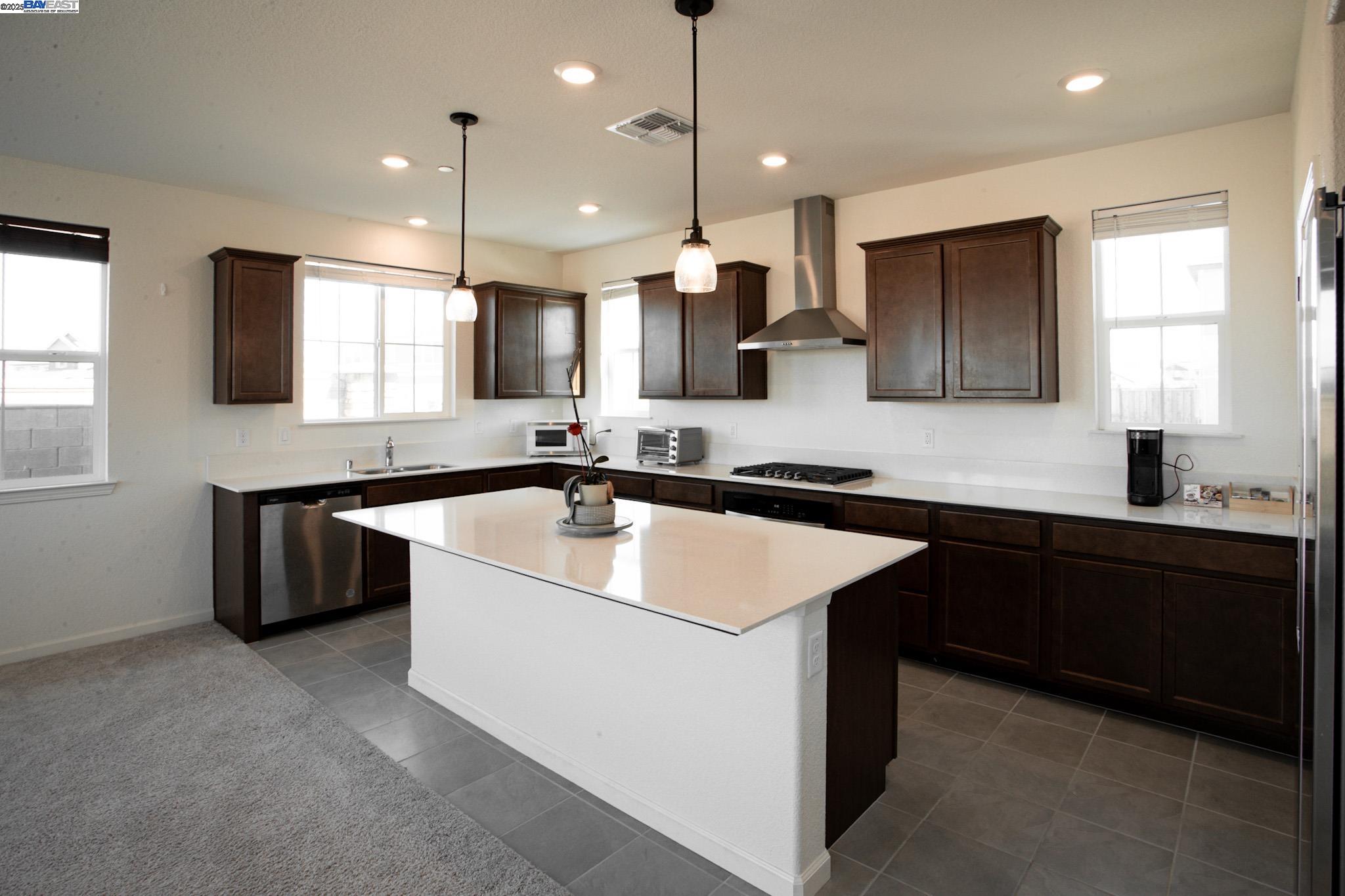 Detail Gallery Image 2 of 17 For 8000 Carpenter Court, Vacaville,  CA 95687 - 3 Beds | 2/1 Baths