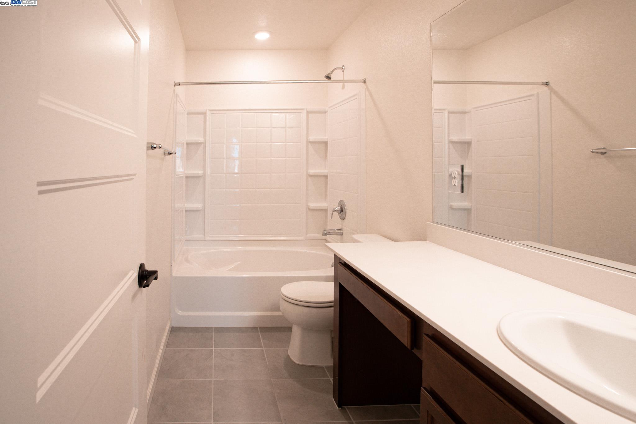 Detail Gallery Image 12 of 17 For 8000 Carpenter Court, Vacaville,  CA 95687 - 3 Beds | 2/1 Baths
