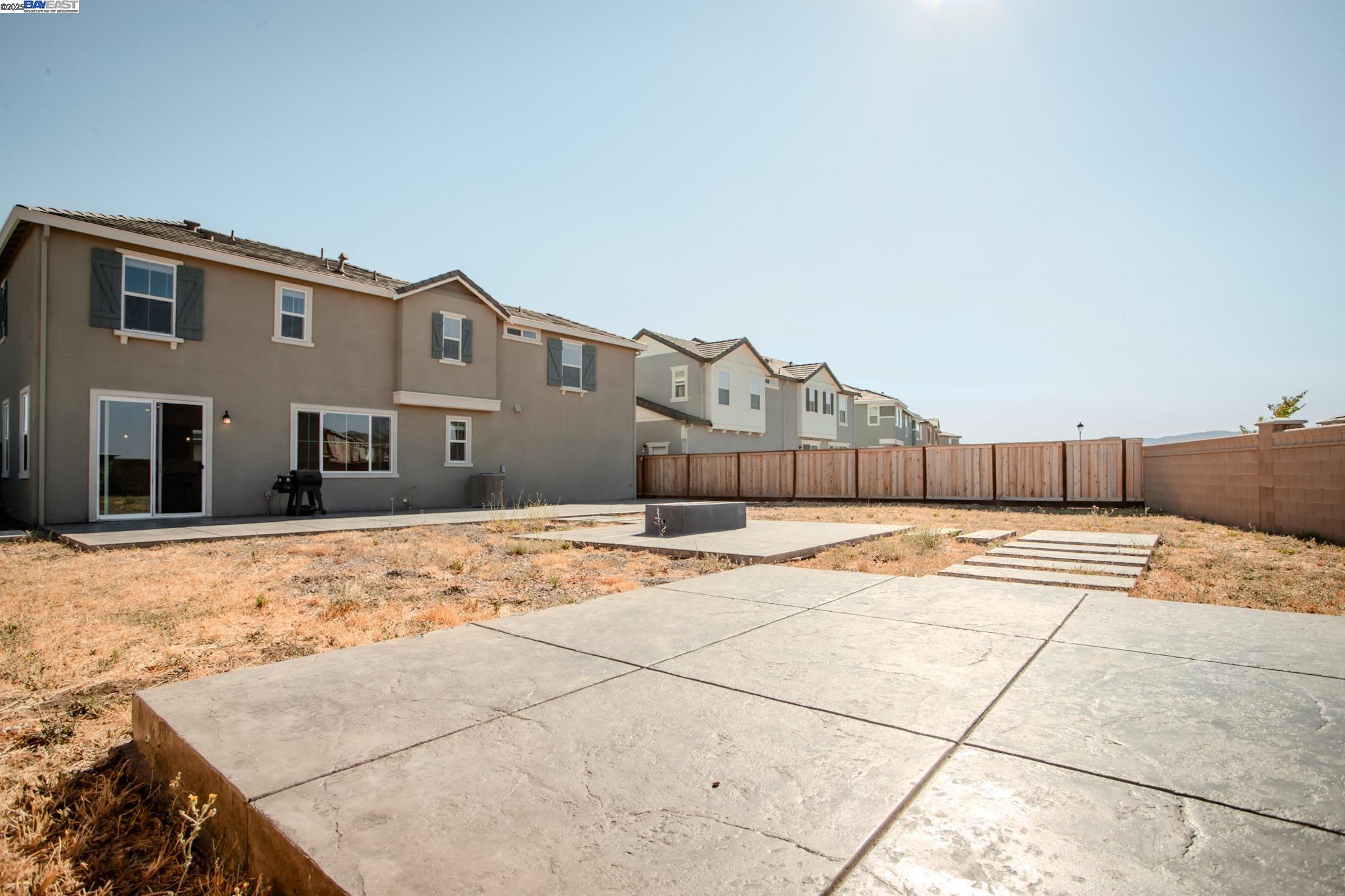 Detail Gallery Image 14 of 17 For 8000 Carpenter Court, Vacaville,  CA 95687 - 3 Beds | 2/1 Baths