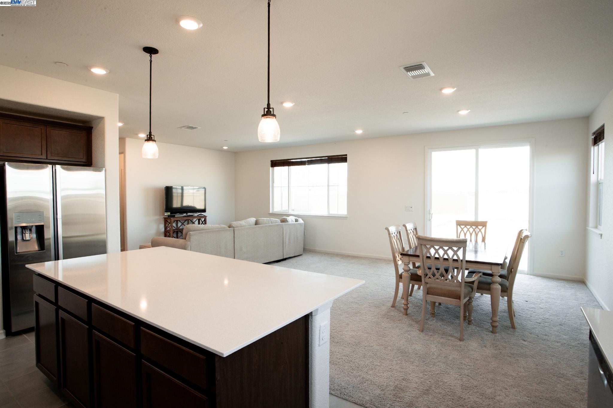 Detail Gallery Image 3 of 17 For 8000 Carpenter Court, Vacaville,  CA 95687 - 3 Beds | 2/1 Baths