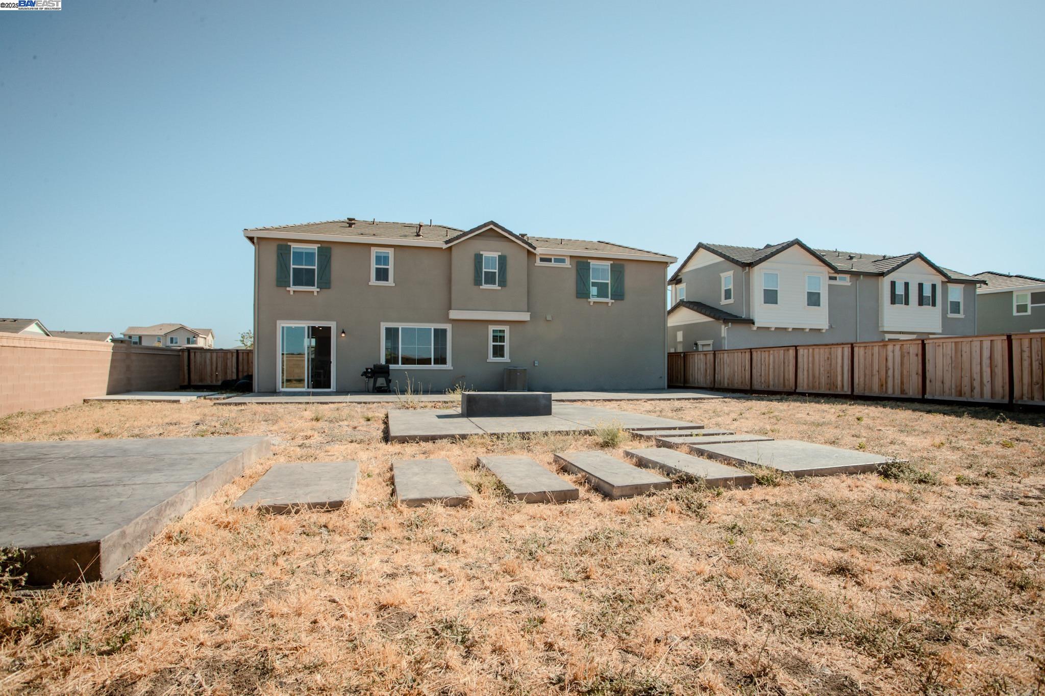 Detail Gallery Image 8 of 17 For 8000 Carpenter Court, Vacaville,  CA 95687 - 3 Beds | 2/1 Baths