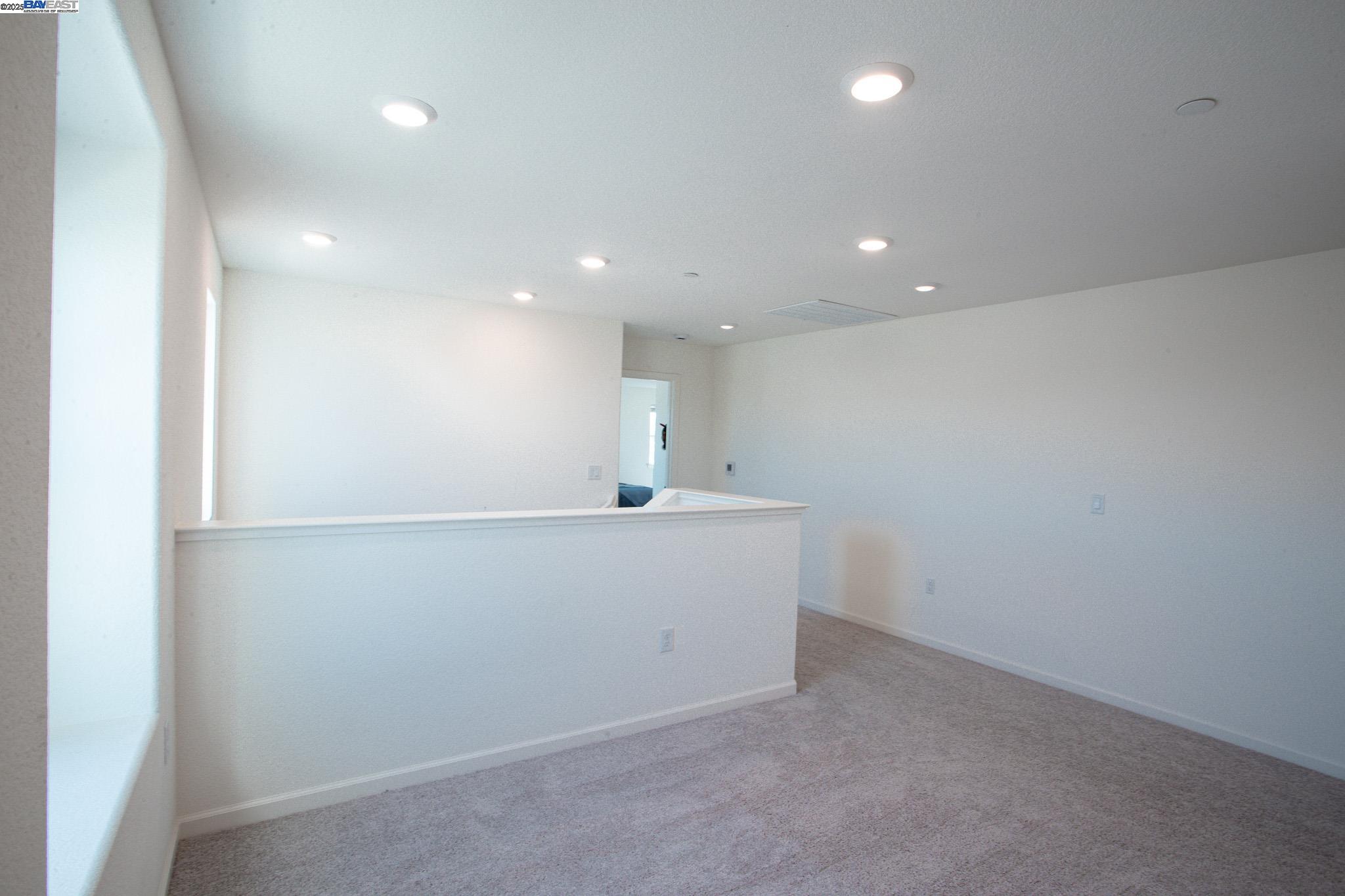 Detail Gallery Image 9 of 17 For 8000 Carpenter Court, Vacaville,  CA 95687 - 3 Beds | 2/1 Baths