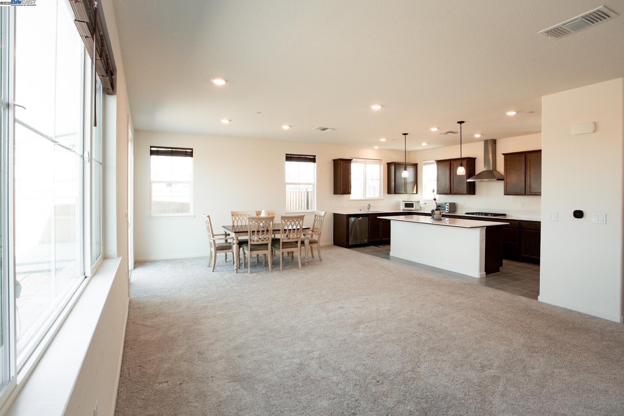 Detail Gallery Image 10 of 17 For 8000 Carpenter Court, Vacaville,  CA 95687 - 3 Beds | 2/1 Baths