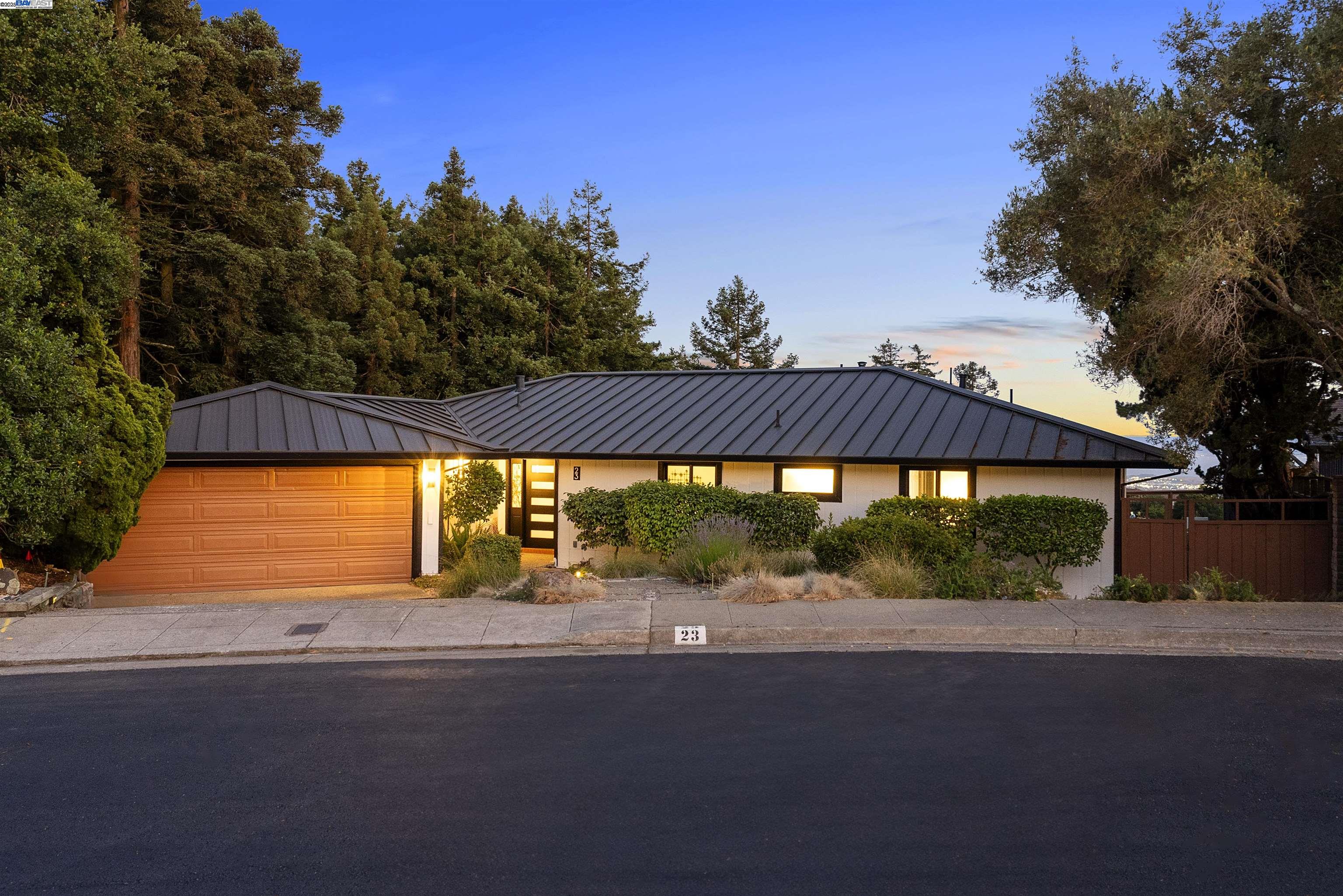 Detail Gallery Image 1 of 1 For 23 Bell Waver Way, Oakland,  CA 94619 - 3 Beds | 2/1 Baths