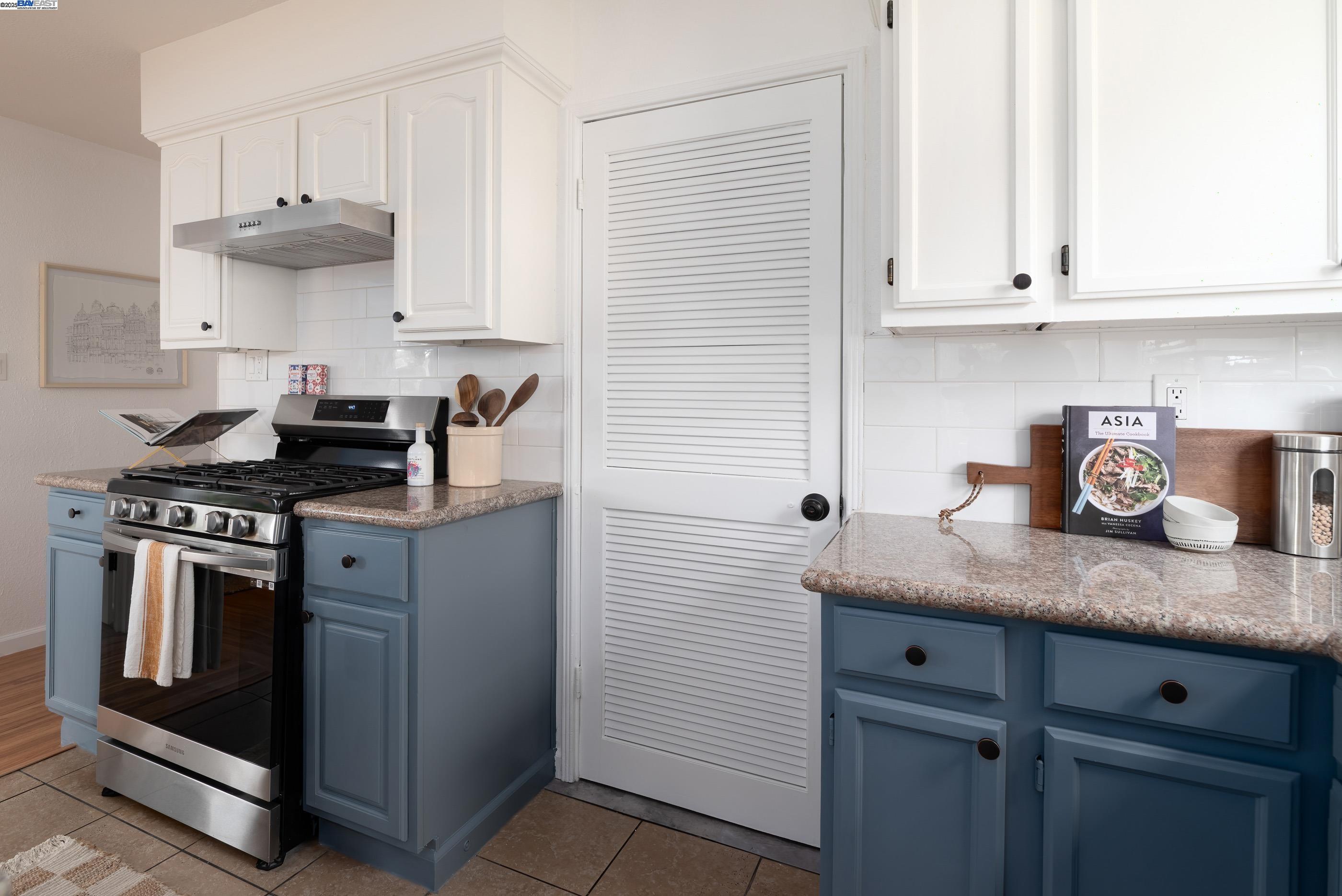Detail Gallery Image 12 of 34 For 10906 Reposo Dr, Oakland,  CA 94603 - 3 Beds | 1 Baths