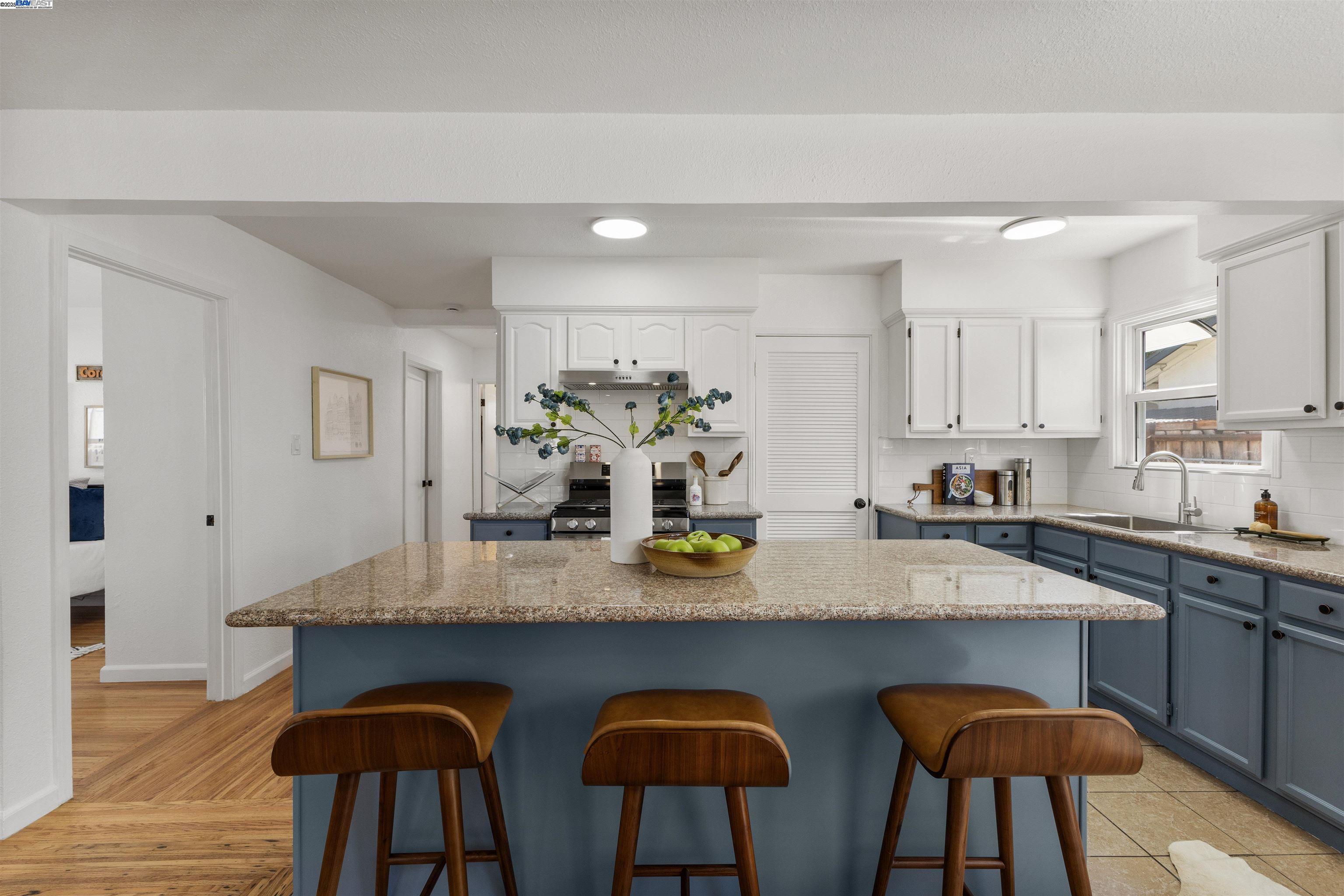 Detail Gallery Image 13 of 34 For 10906 Reposo Dr, Oakland,  CA 94603 - 3 Beds | 1 Baths