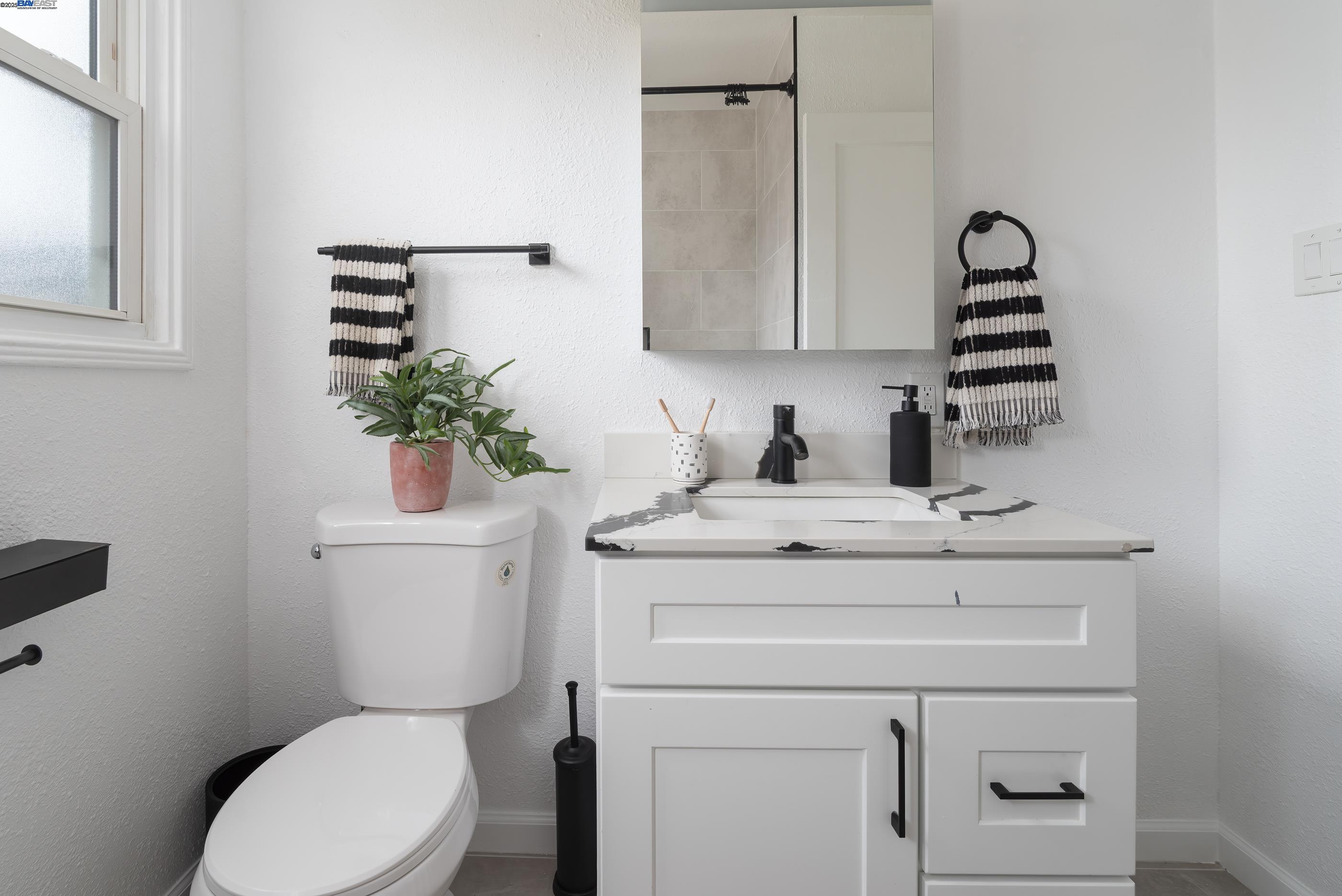 Detail Gallery Image 20 of 34 For 10906 Reposo Dr, Oakland,  CA 94603 - 3 Beds | 1 Baths