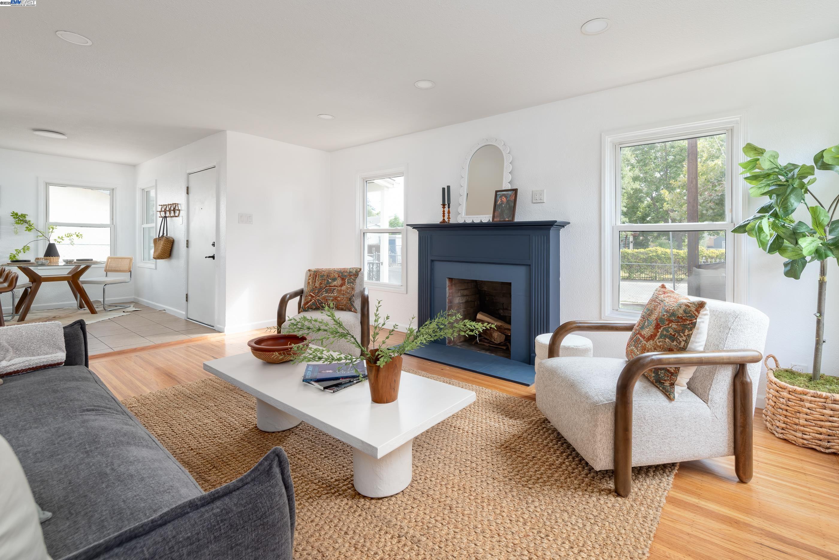 Detail Gallery Image 3 of 34 For 10906 Reposo Dr, Oakland,  CA 94603 - 3 Beds | 1 Baths
