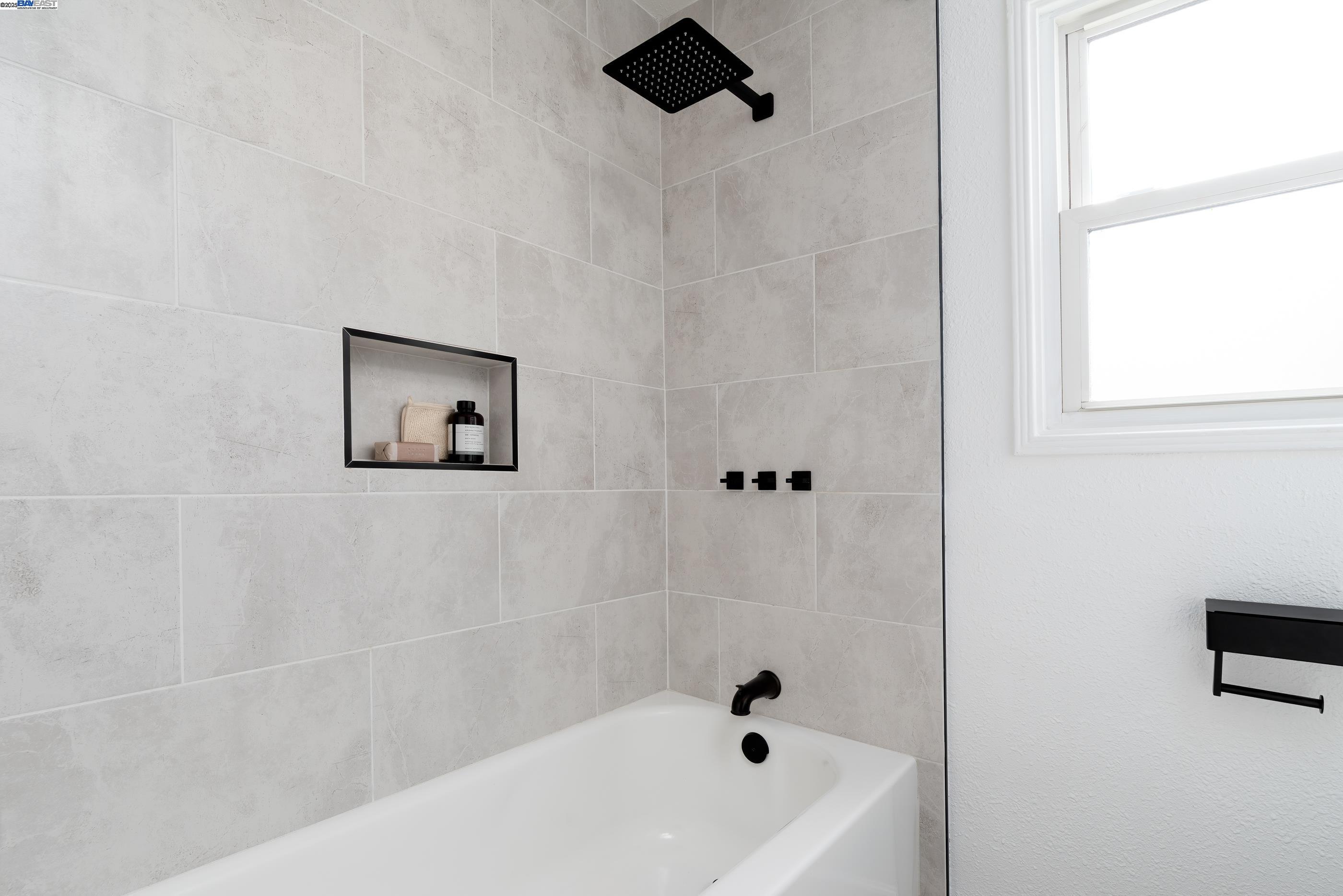 Detail Gallery Image 21 of 34 For 10906 Reposo Dr, Oakland,  CA 94603 - 3 Beds | 1 Baths