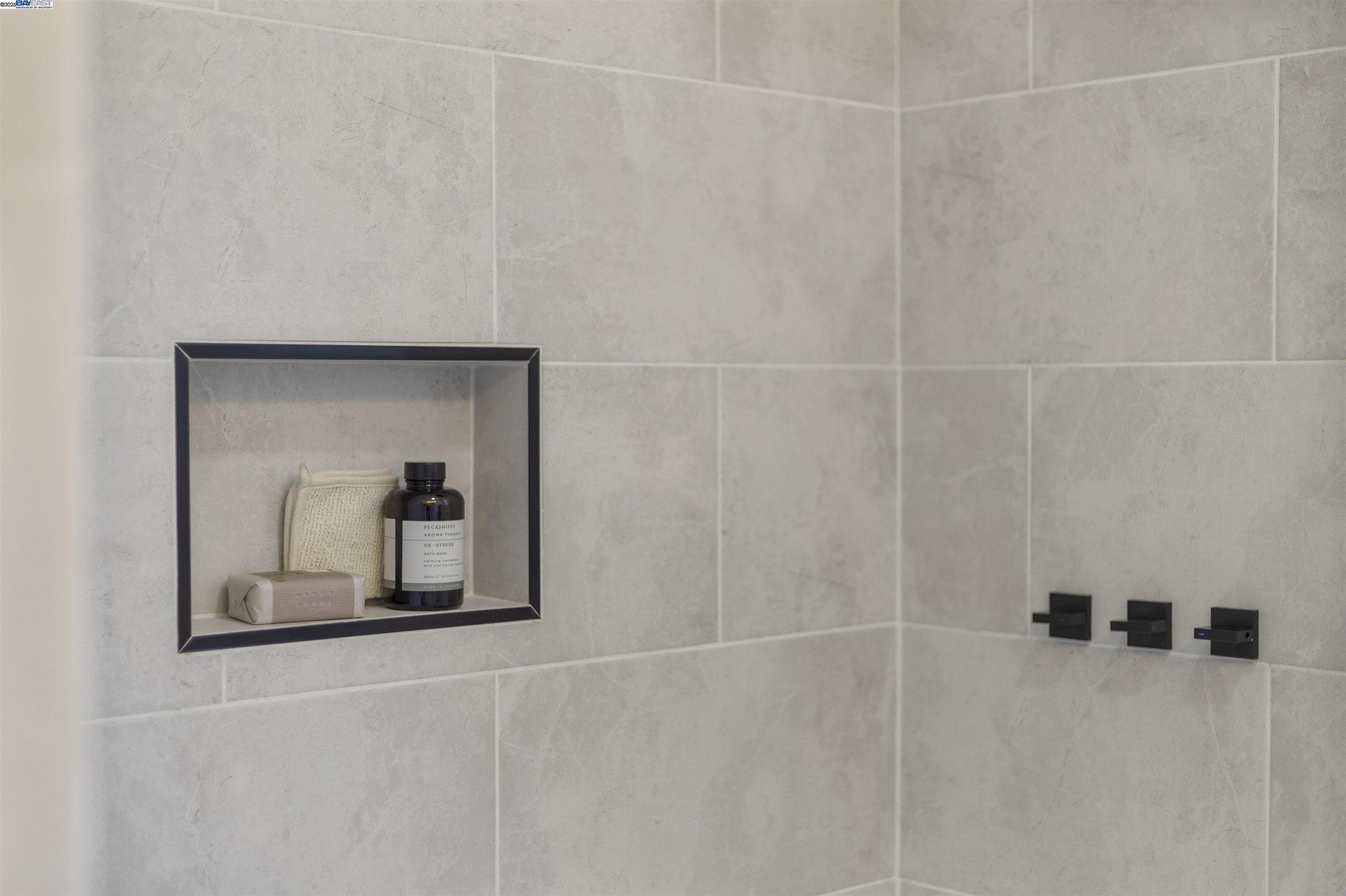 Detail Gallery Image 22 of 34 For 10906 Reposo Dr, Oakland,  CA 94603 - 3 Beds | 1 Baths