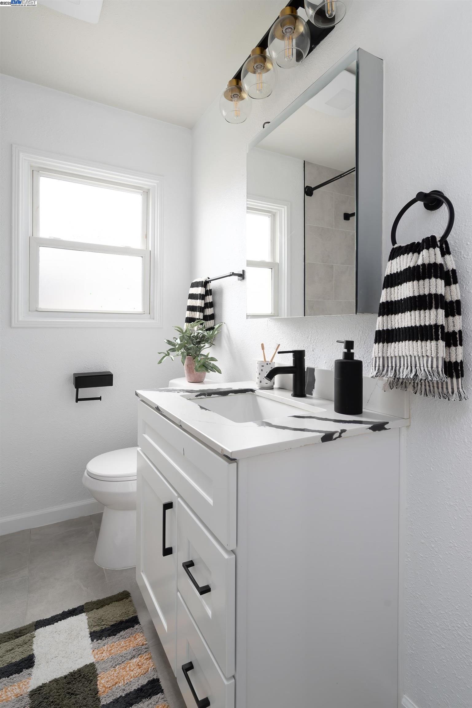 Detail Gallery Image 23 of 34 For 10906 Reposo Dr, Oakland,  CA 94603 - 3 Beds | 1 Baths