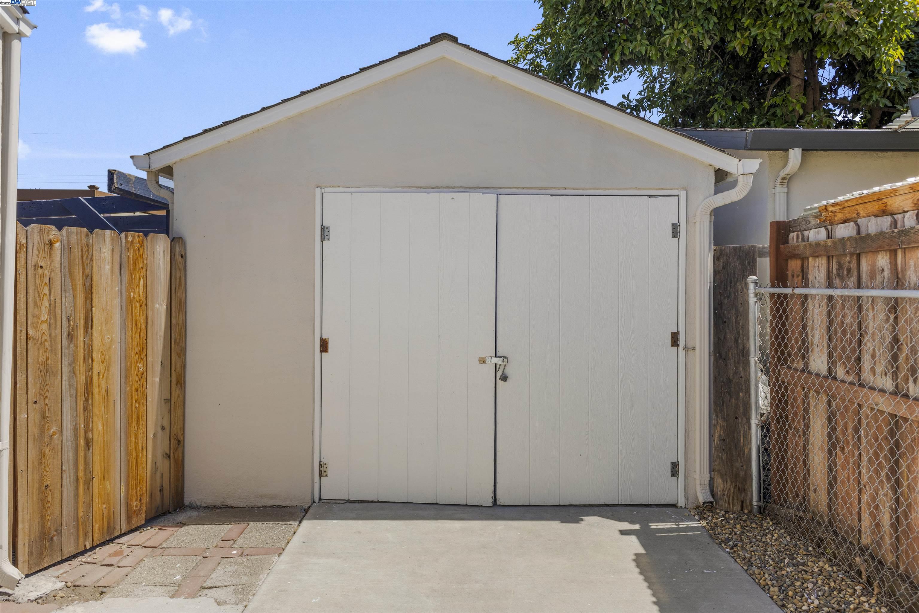 Detail Gallery Image 25 of 34 For 10906 Reposo Dr, Oakland,  CA 94603 - 3 Beds | 1 Baths