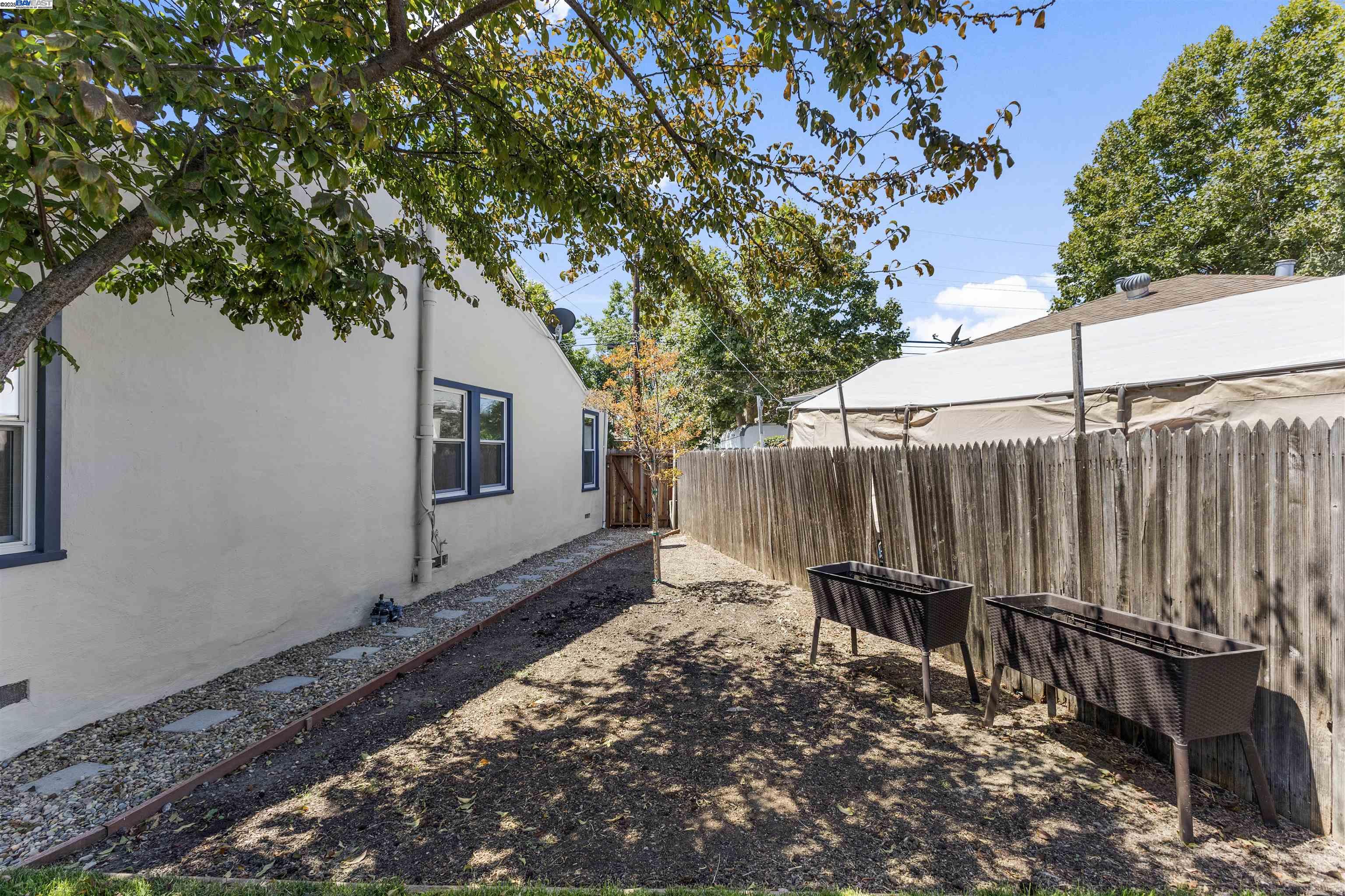 Detail Gallery Image 31 of 34 For 10906 Reposo Dr, Oakland,  CA 94603 - 3 Beds | 1 Baths