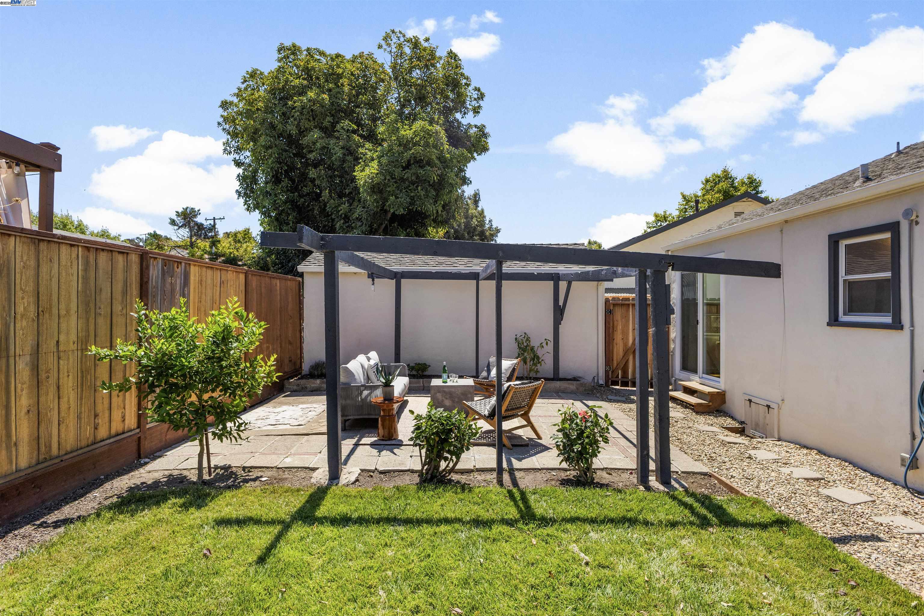 Detail Gallery Image 32 of 34 For 10906 Reposo Dr, Oakland,  CA 94603 - 3 Beds | 1 Baths