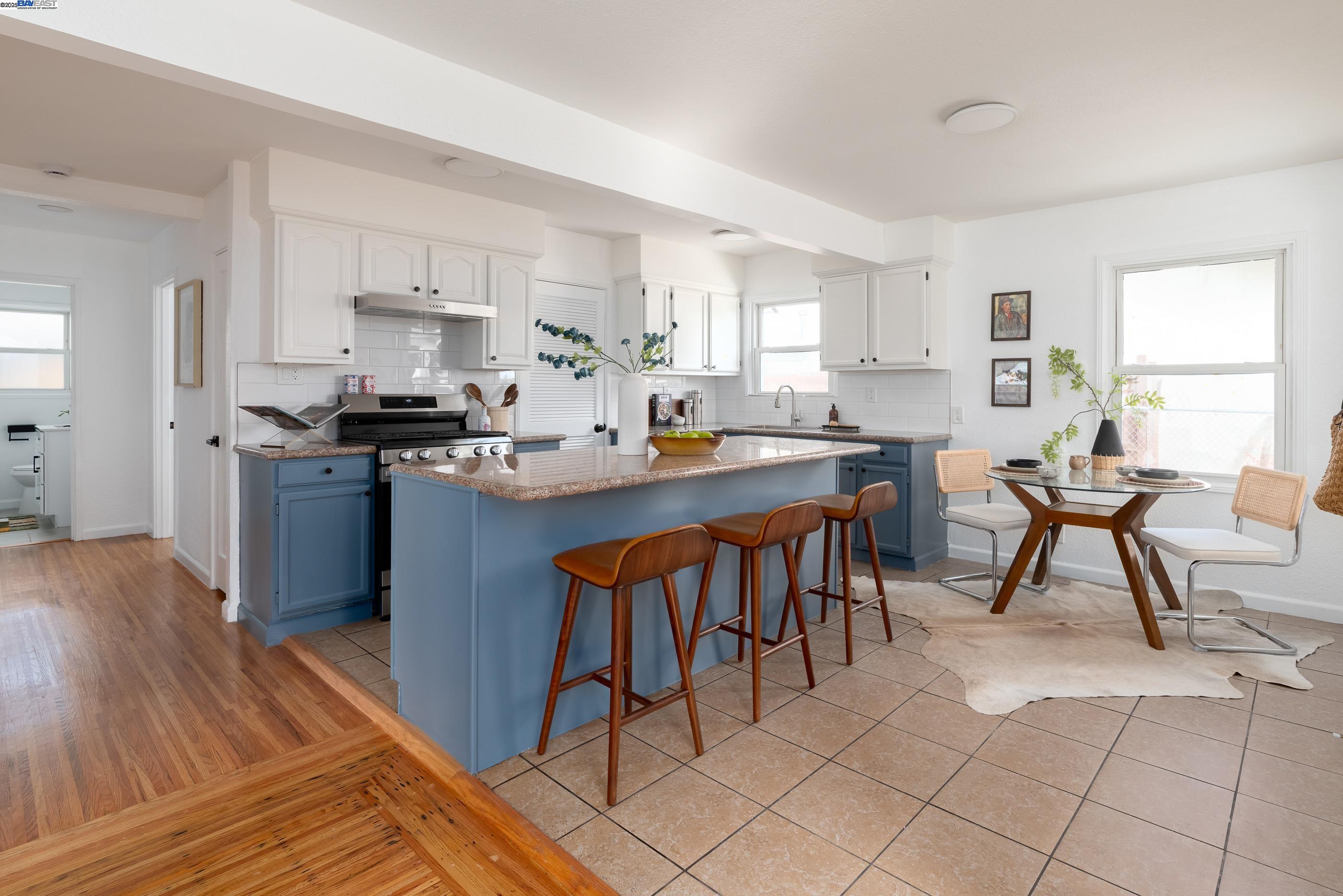 Detail Gallery Image 7 of 34 For 10906 Reposo Dr, Oakland,  CA 94603 - 3 Beds | 1 Baths