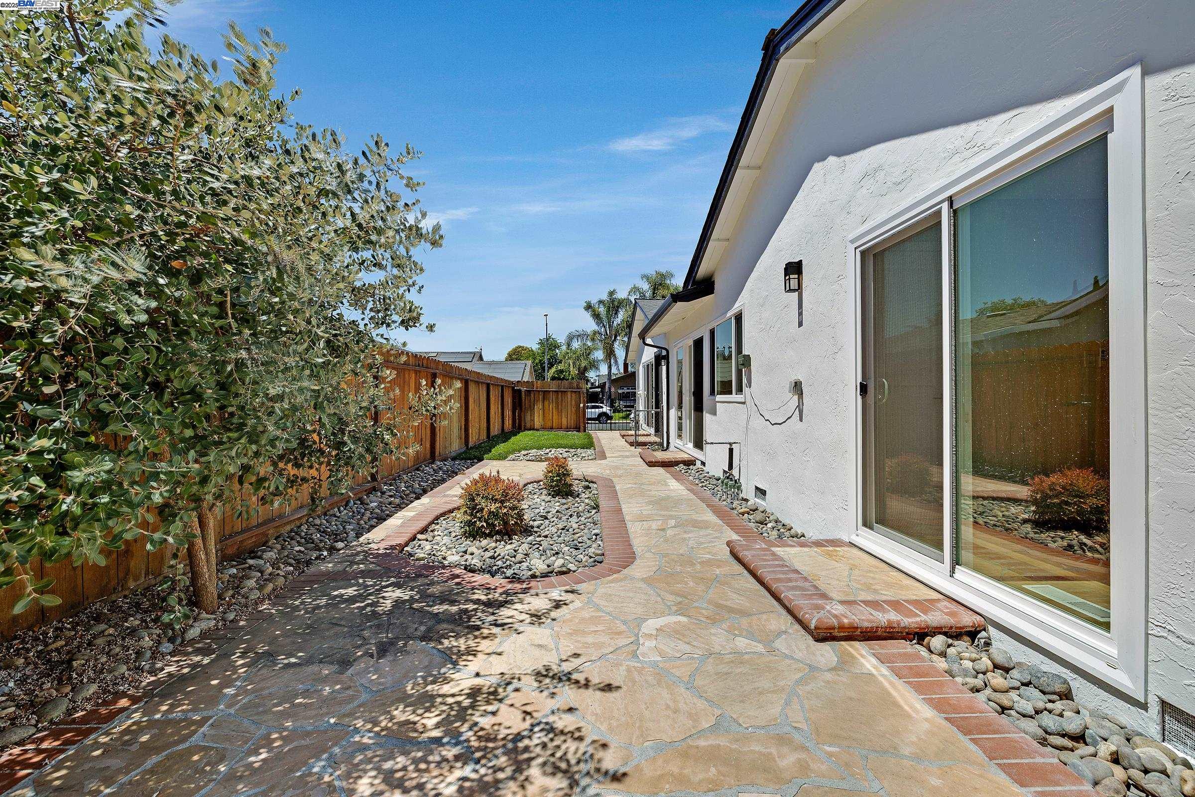 Detail Gallery Image 34 of 45 For 693 Mayten Dr, Livermore,  CA 94551 - 4 Beds | 2 Baths