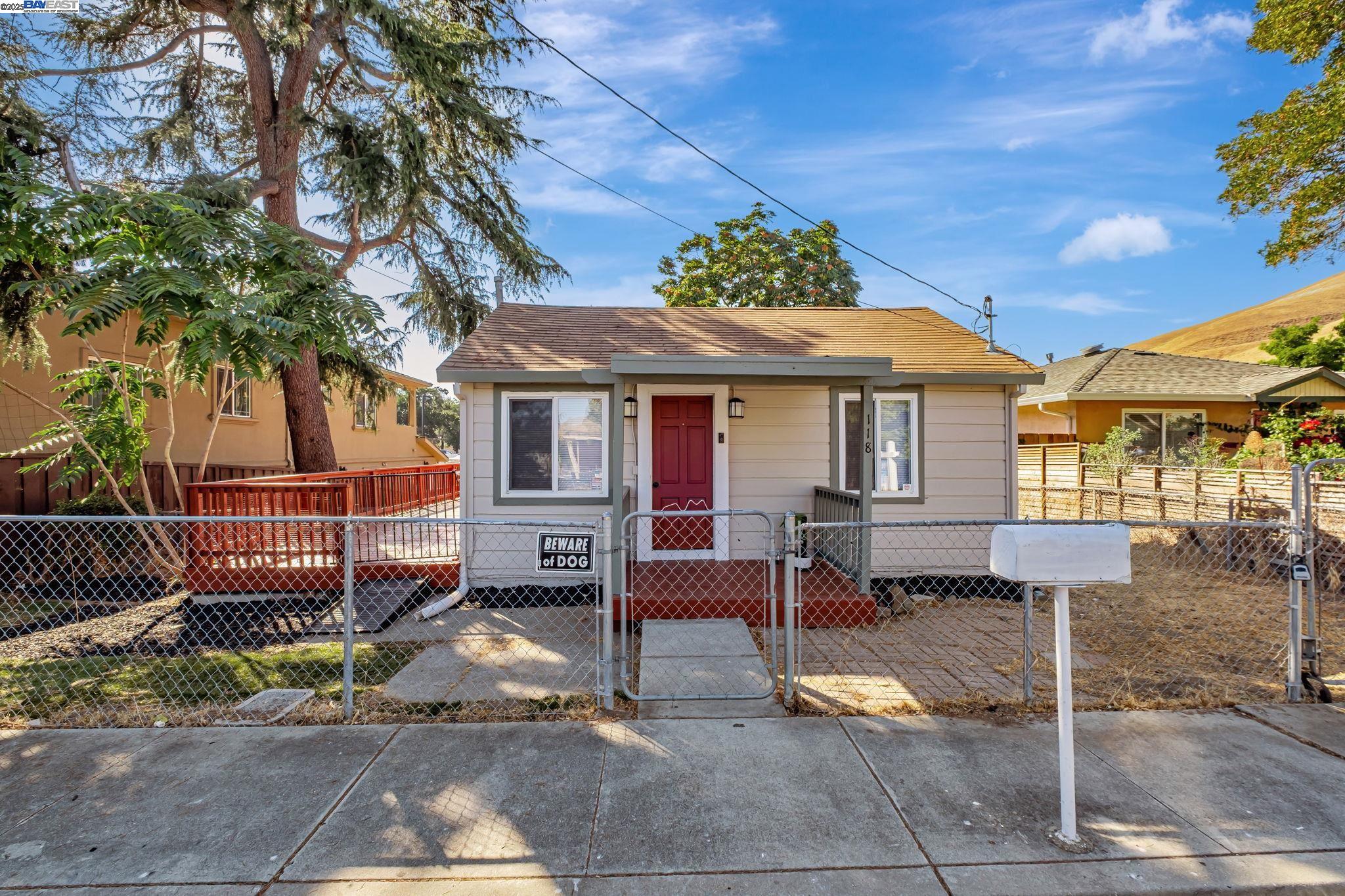 Detail Gallery Image 1 of 33 For 118 Sycamore St, Fremont,  CA 94536 - 2 Beds | 1 Baths