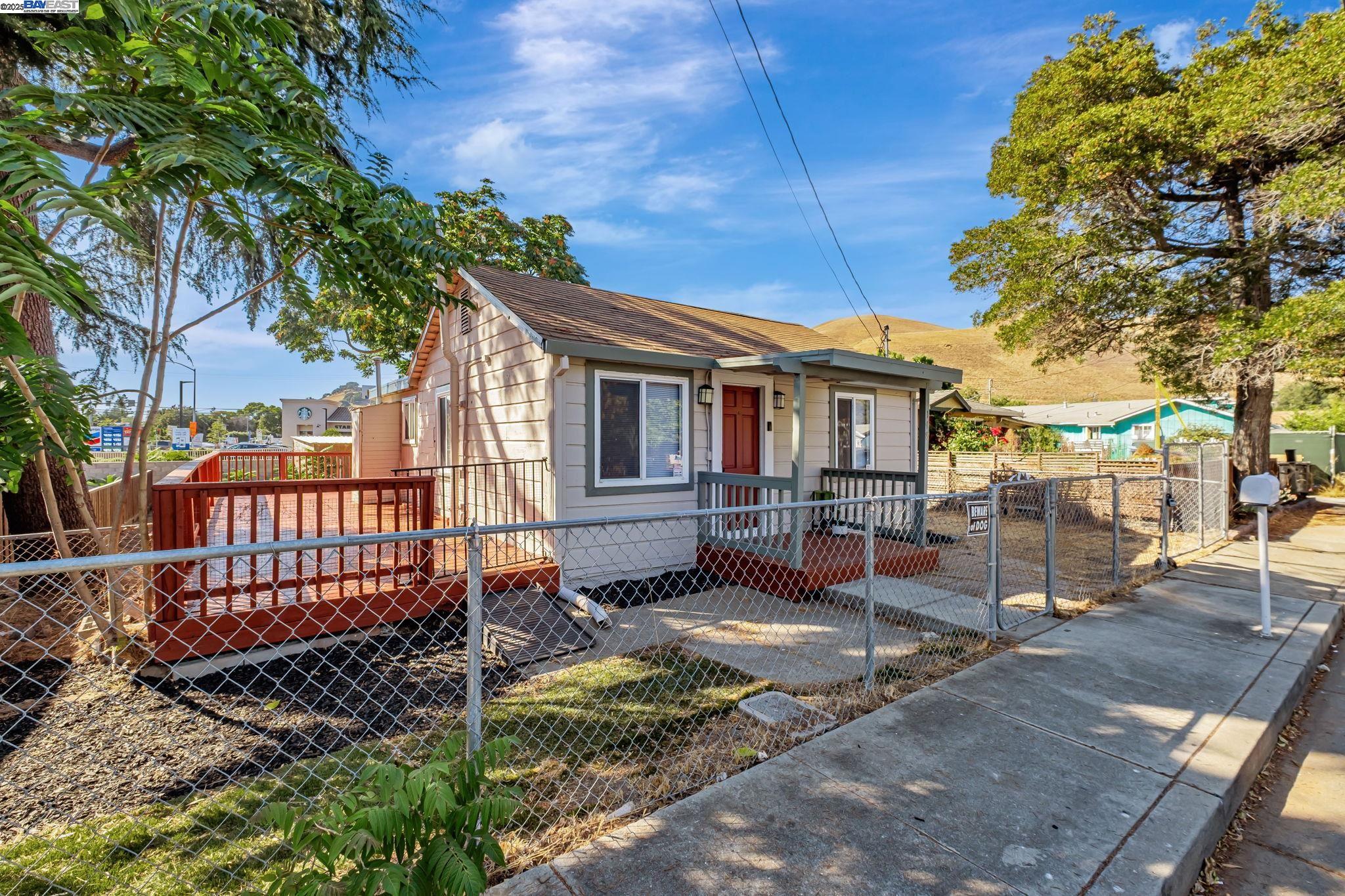 Detail Gallery Image 2 of 33 For 118 Sycamore St, Fremont,  CA 94536 - 2 Beds | 1 Baths