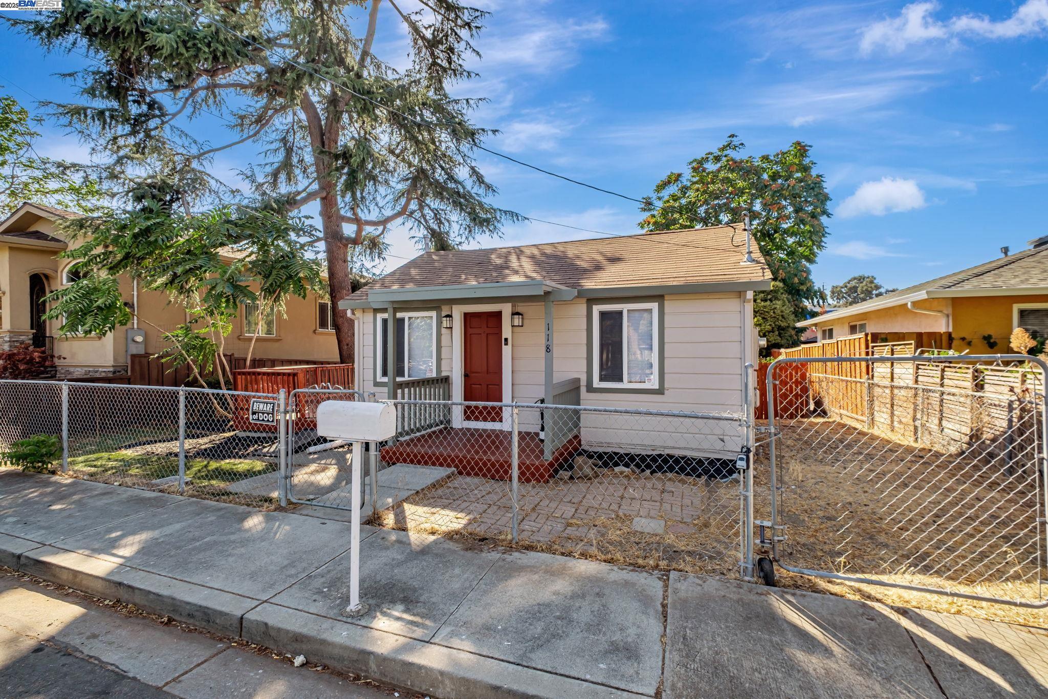 Detail Gallery Image 3 of 33 For 118 Sycamore St, Fremont,  CA 94536 - 2 Beds | 1 Baths