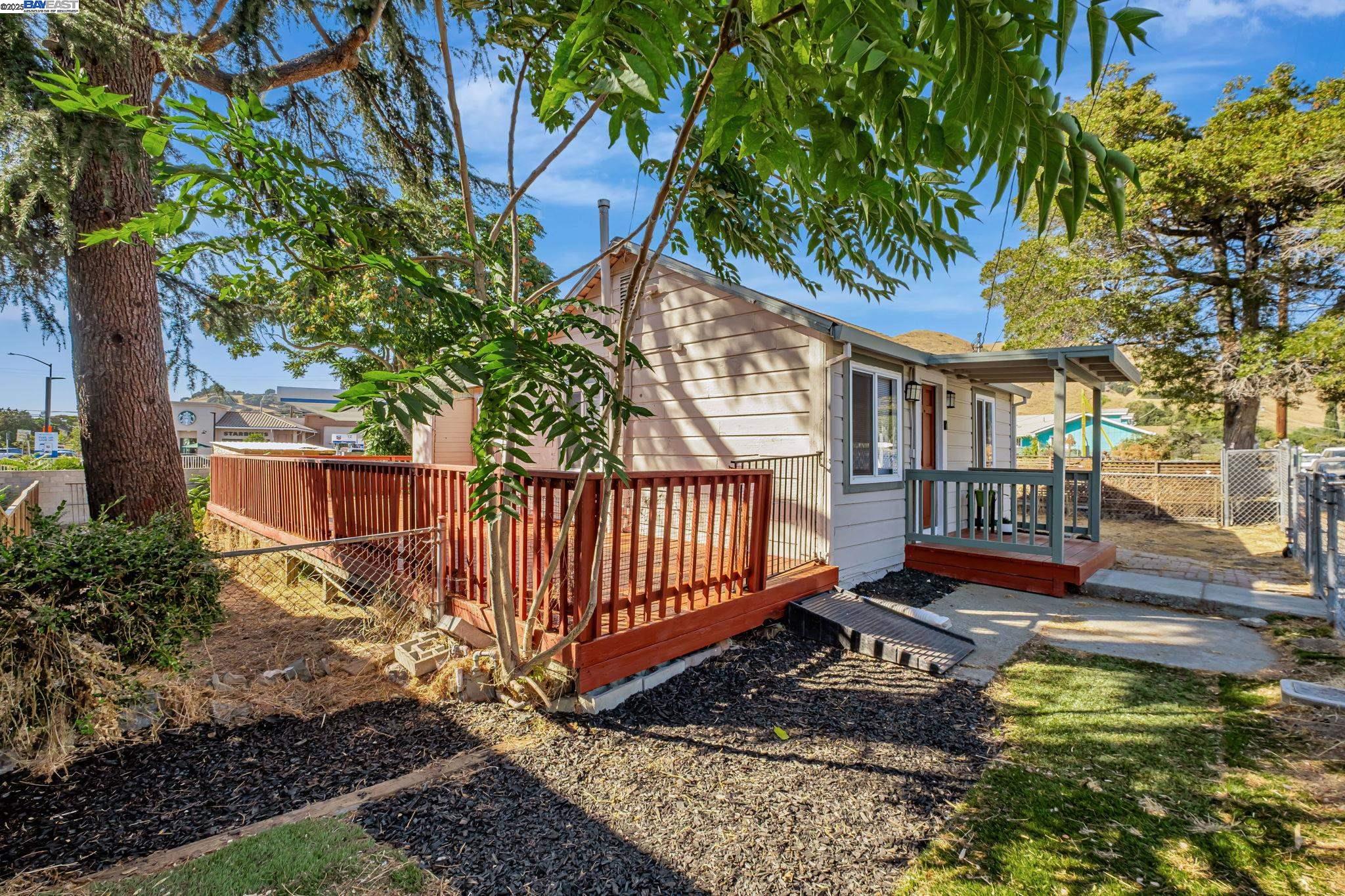 Detail Gallery Image 4 of 33 For 118 Sycamore St, Fremont,  CA 94536 - 2 Beds | 1 Baths