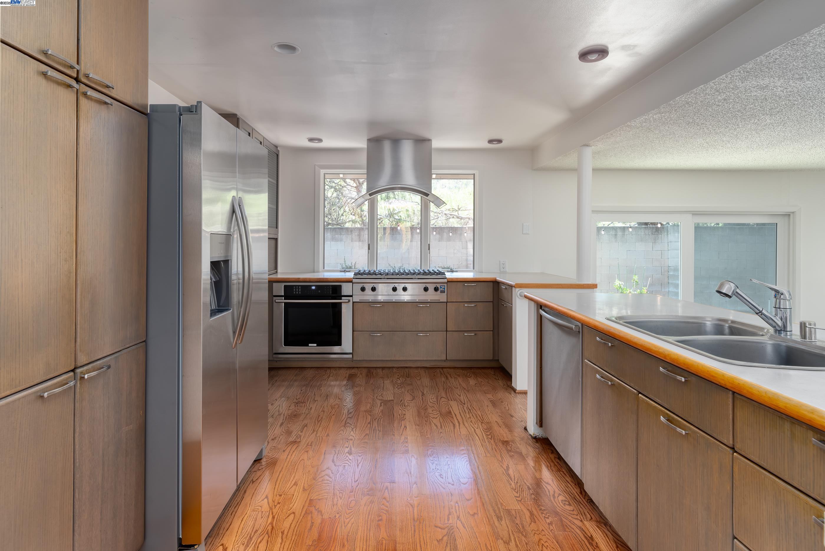 Detail Gallery Image 14 of 42 For 5644 Alhambra Hills Ct, Martinez,  CA 94553 - 4 Beds | 3 Baths