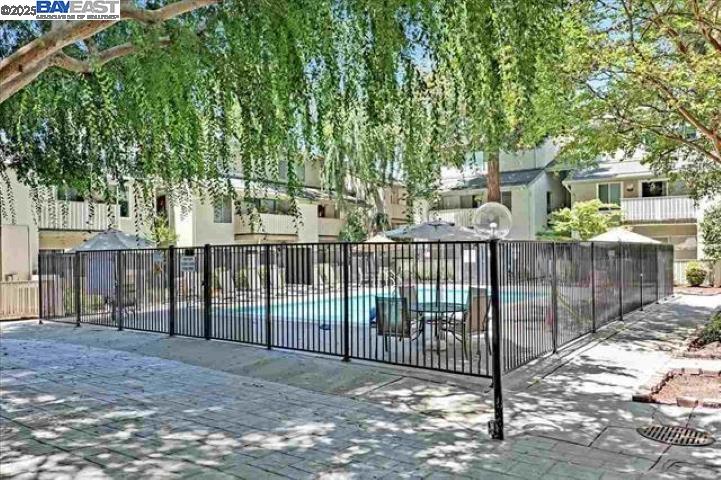 2716 Oak Rd # 117, Walnut Creek, California 94597, 3 Bedrooms Bedrooms, 6 Rooms Rooms,2 BathroomsBathrooms,Residential,For Sale,2716 Oak Rd # 117,41106765