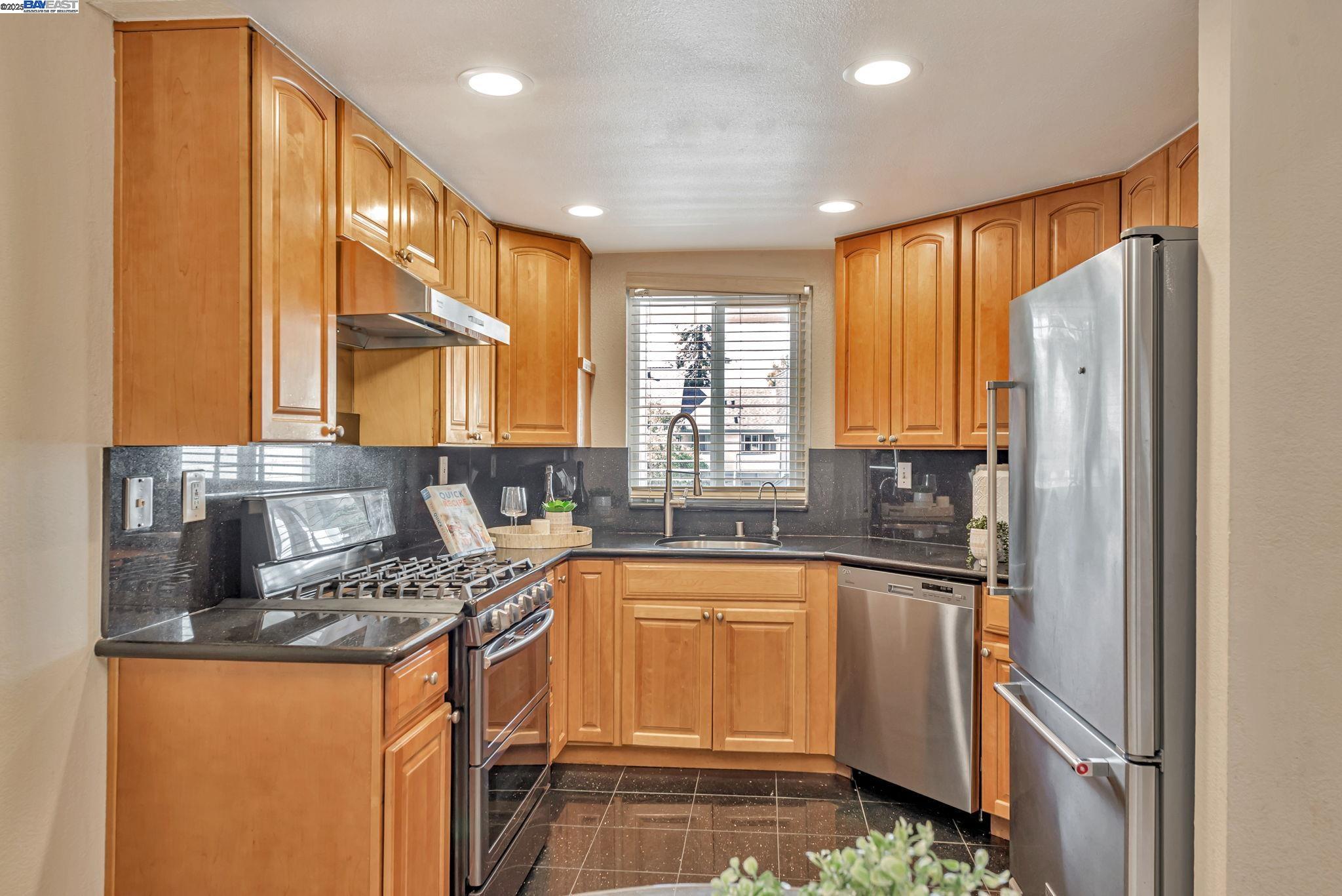 314 Sequim Cmn, Fremont, California 94539, 2 Bedrooms Bedrooms, 4 Rooms Rooms,2 BathroomsBathrooms,Residential,For Sale,314 Sequim Cmn,41106768