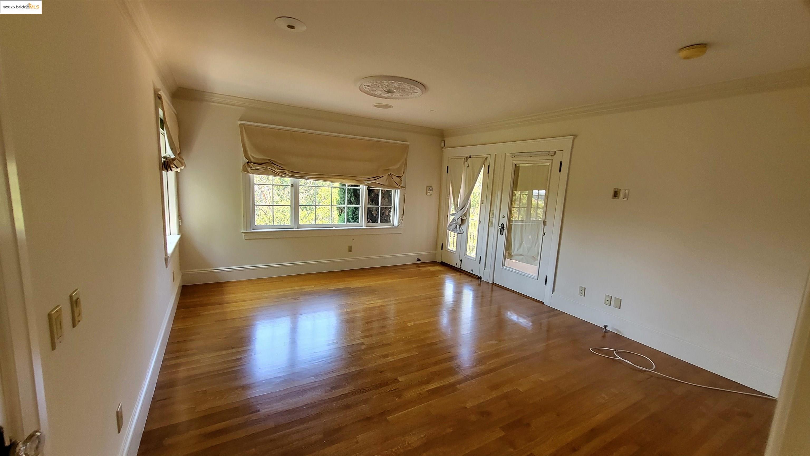 Detail Gallery Image 11 of 18 For 139 Woodland Way, Piedmont,  CA 94611-3839 - 5 Beds | 4/1 Baths