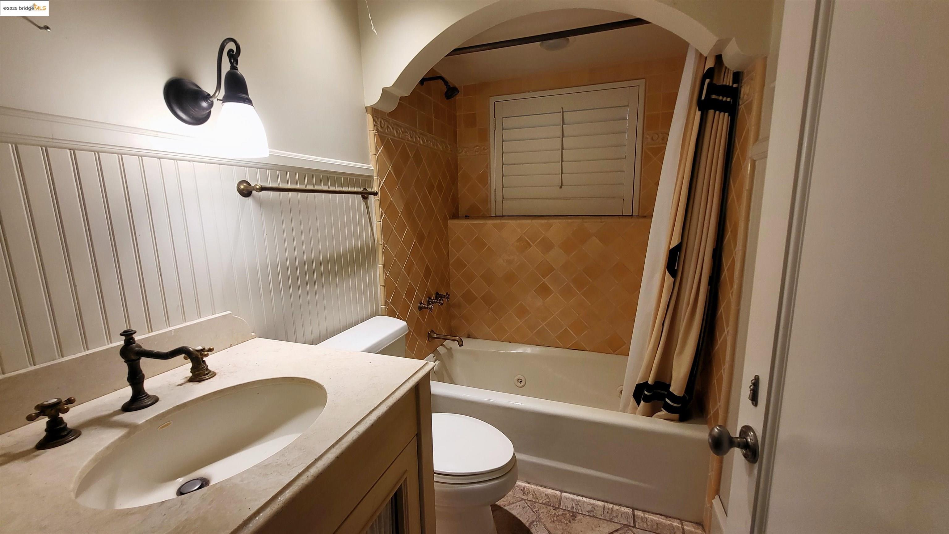 Detail Gallery Image 13 of 18 For 139 Woodland Way, Piedmont,  CA 94611-3839 - 5 Beds | 4/1 Baths