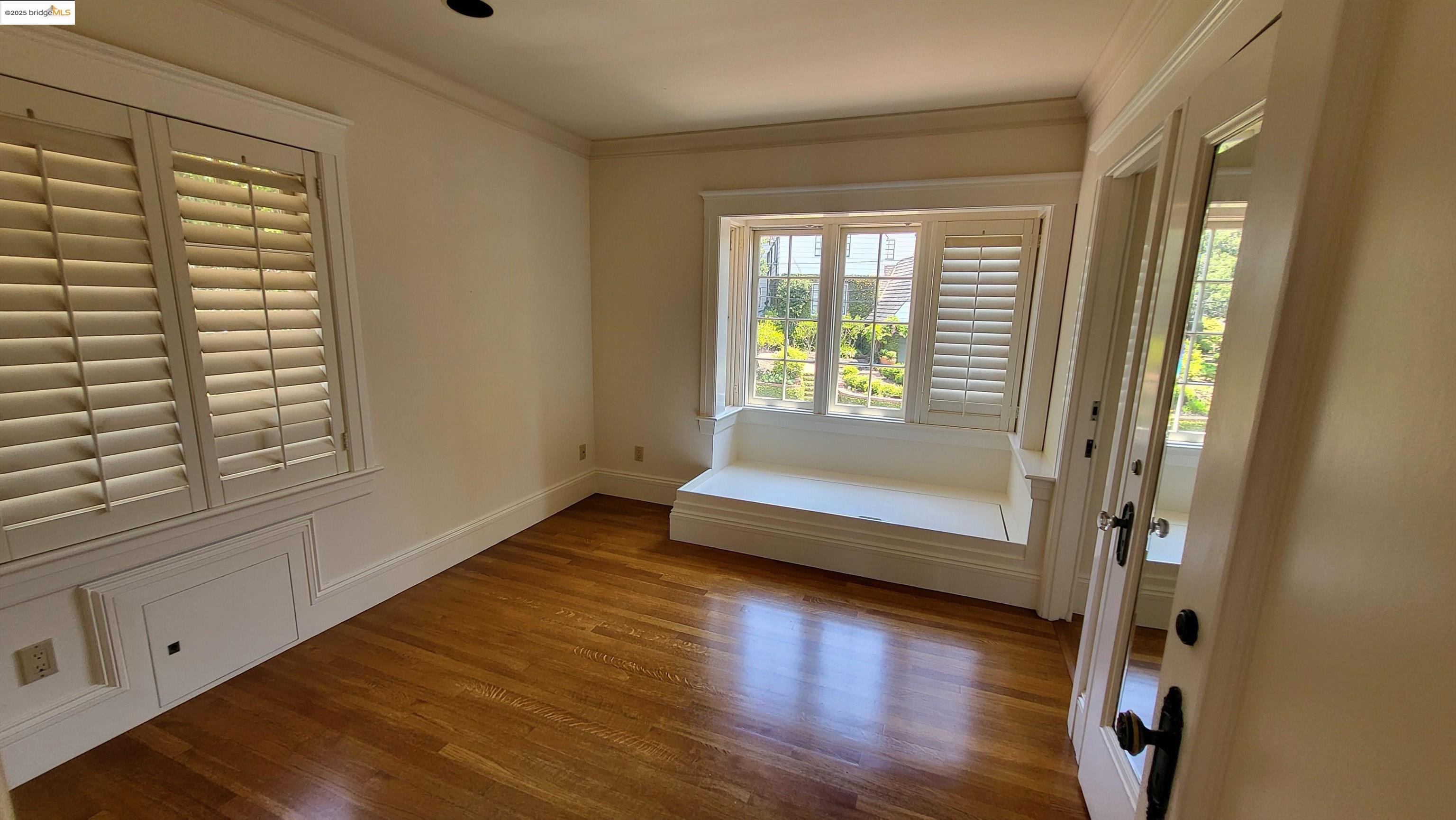 Detail Gallery Image 14 of 18 For 139 Woodland Way, Piedmont,  CA 94611-3839 - 5 Beds | 4/1 Baths