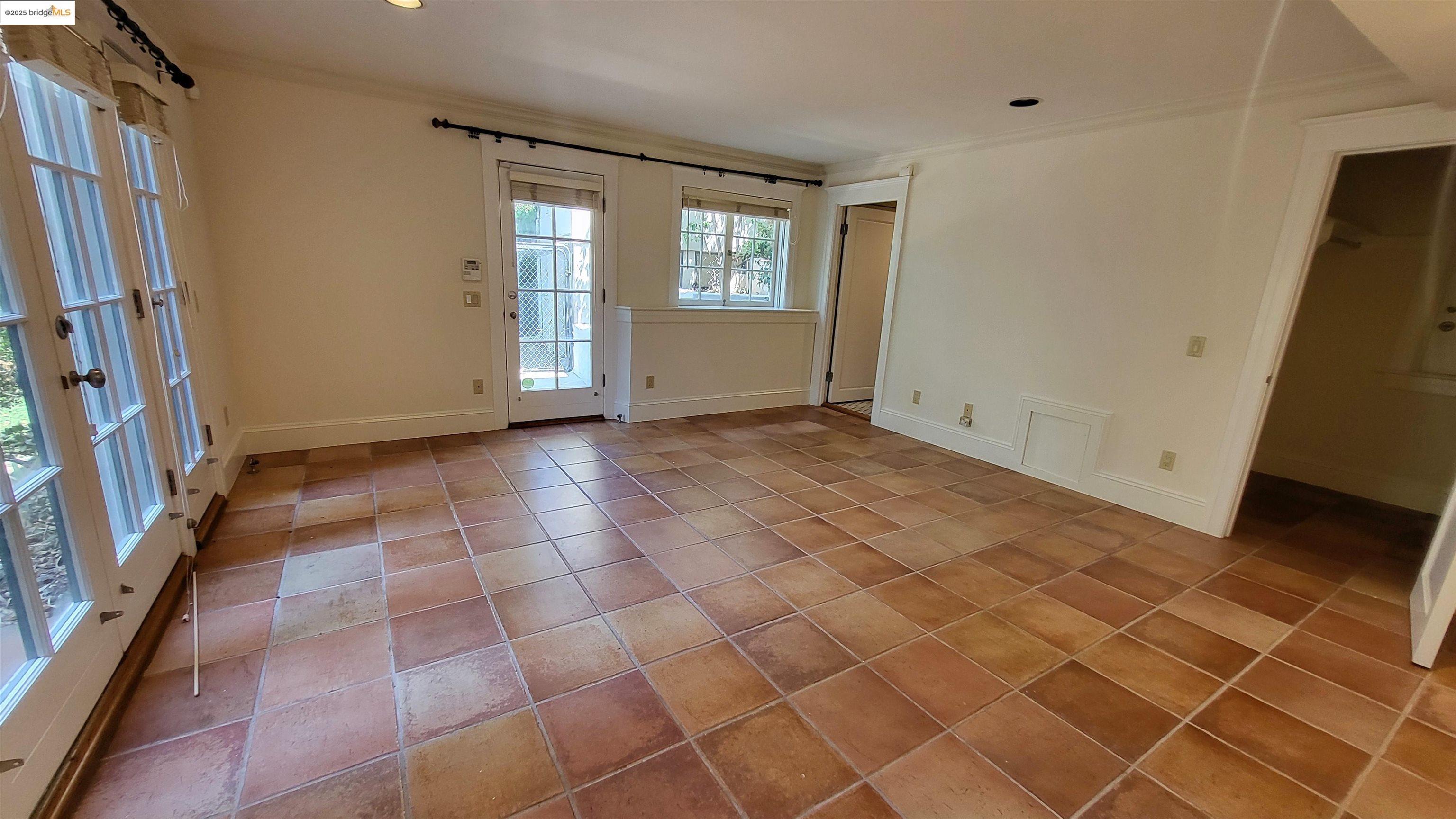 Detail Gallery Image 15 of 18 For 139 Woodland Way, Piedmont,  CA 94611-3839 - 5 Beds | 4/1 Baths