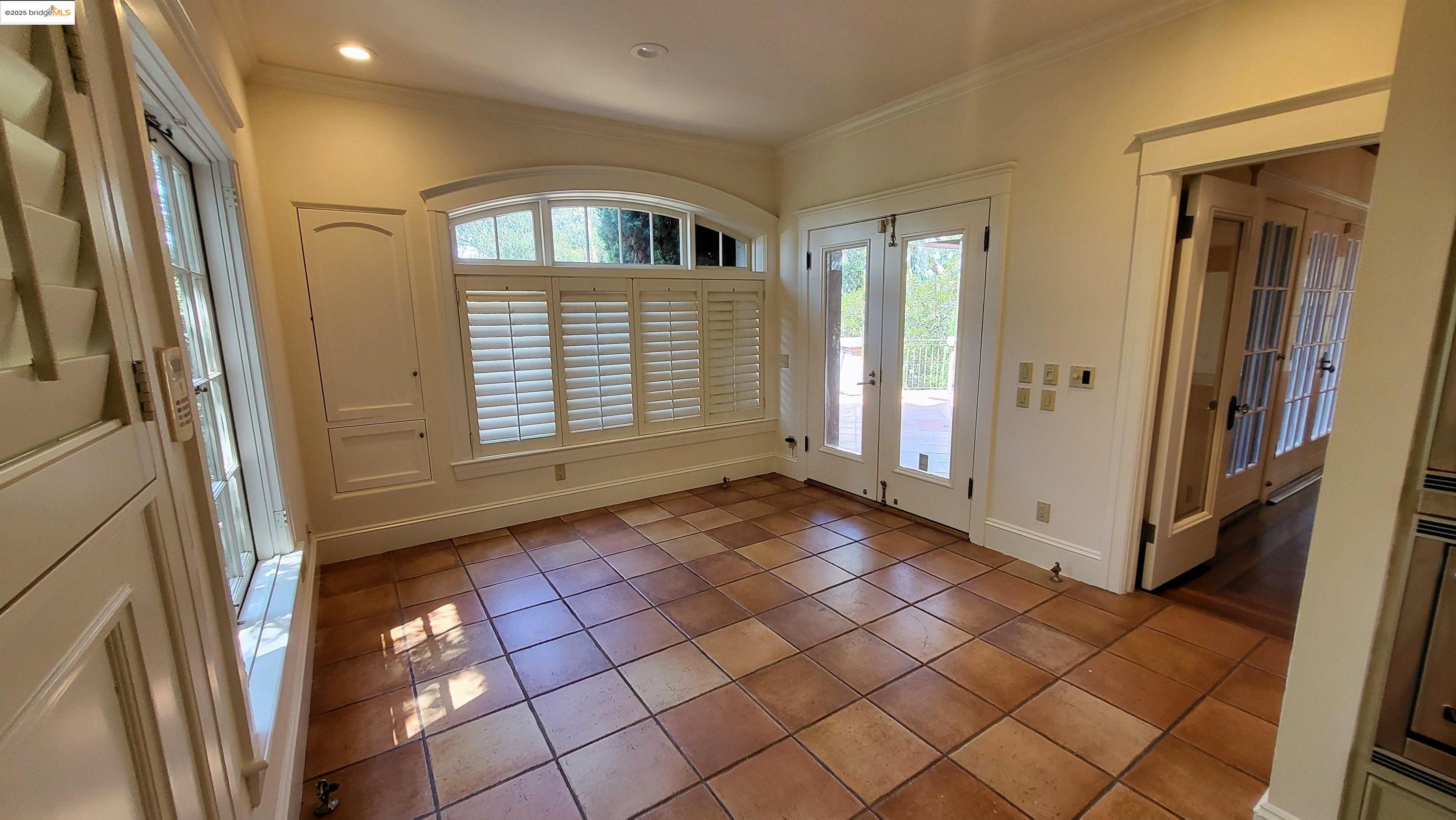 Detail Gallery Image 16 of 18 For 139 Woodland Way, Piedmont,  CA 94611-3839 - 5 Beds | 4/1 Baths