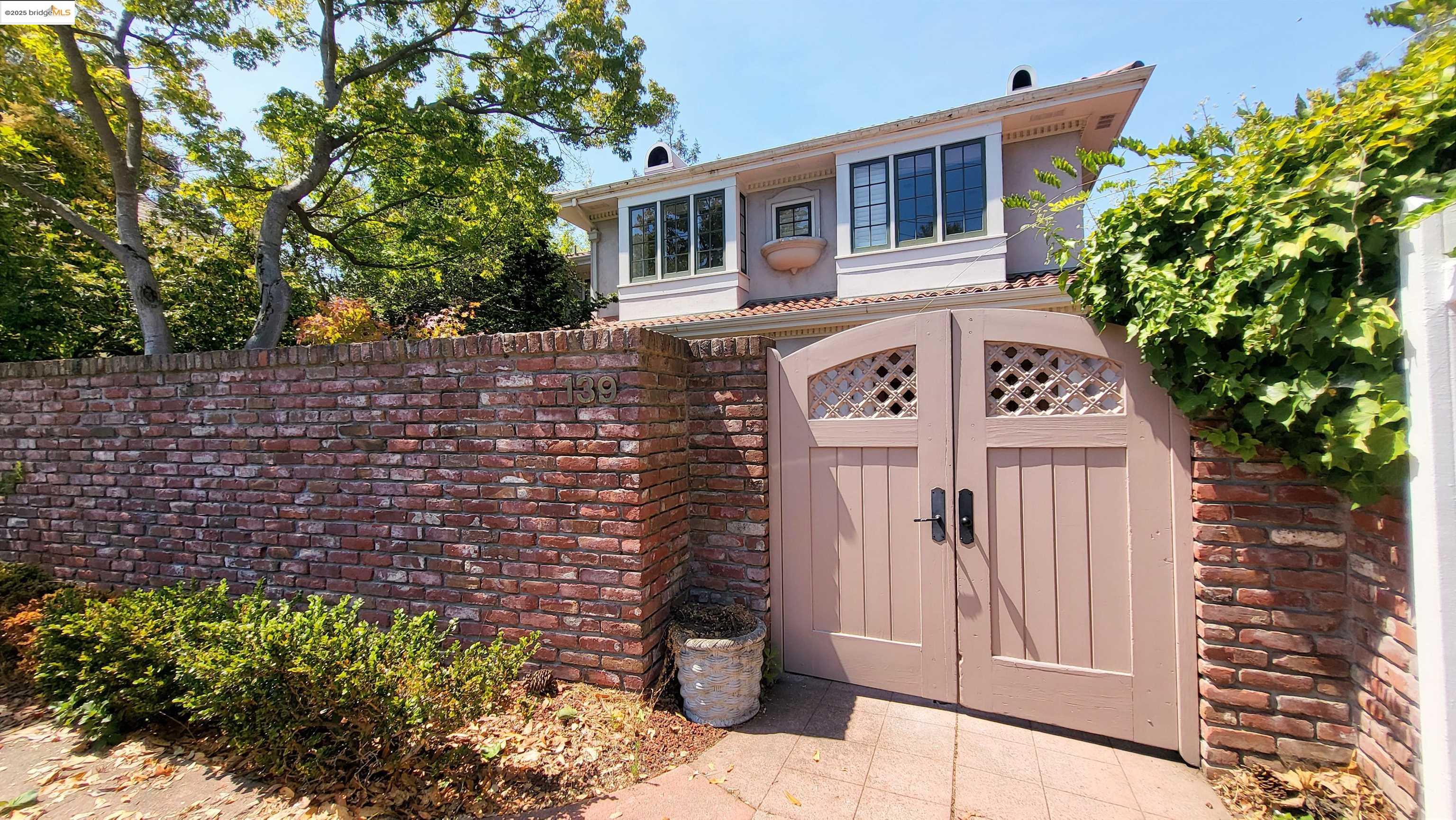Detail Gallery Image 18 of 18 For 139 Woodland Way, Piedmont,  CA 94611-3839 - 5 Beds | 4/1 Baths