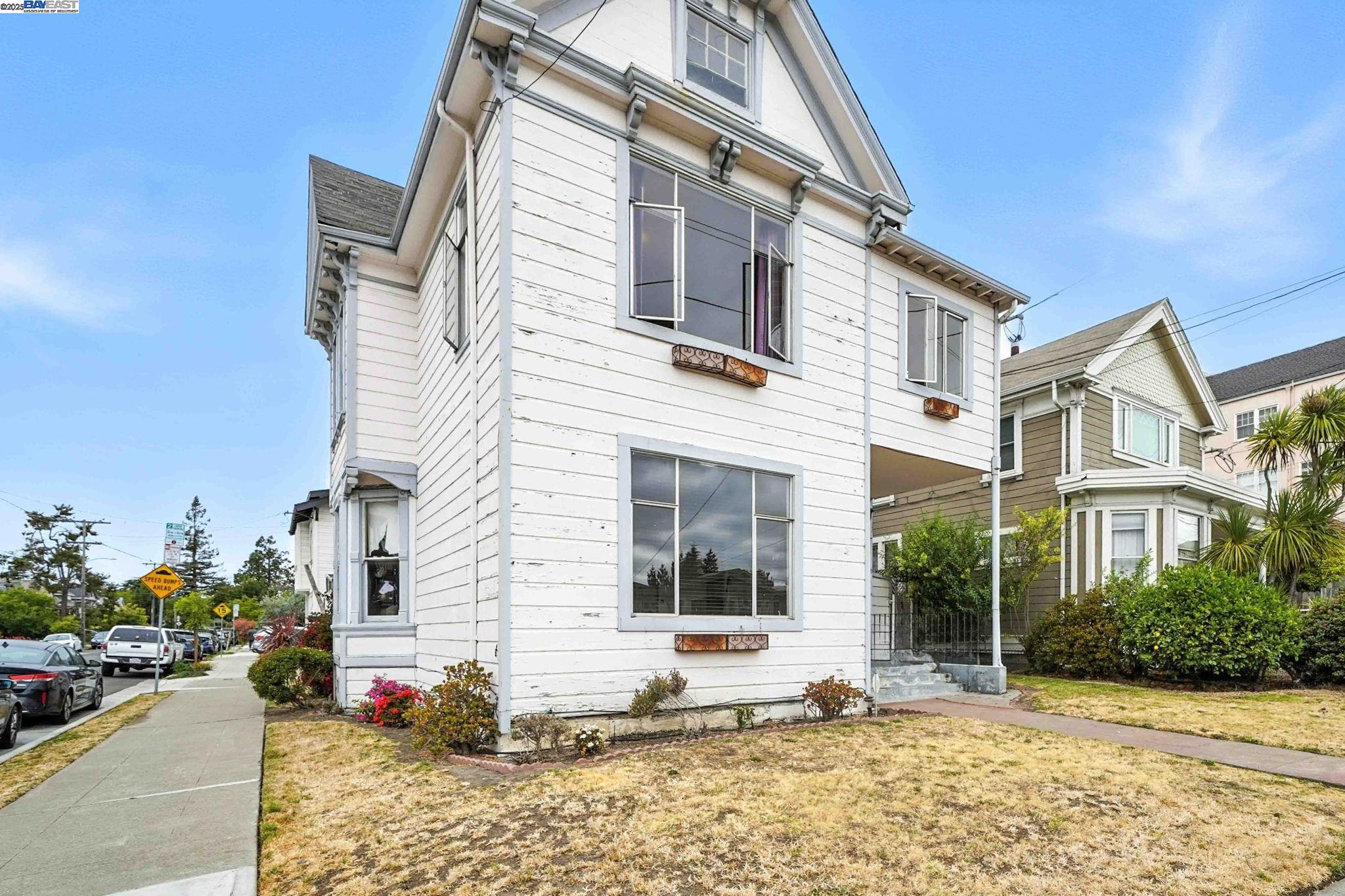 556-558 Alcatraz Ave, Oakland, California 94609, ,Residential Income,For Sale,556-558 Alcatraz Ave,41106772