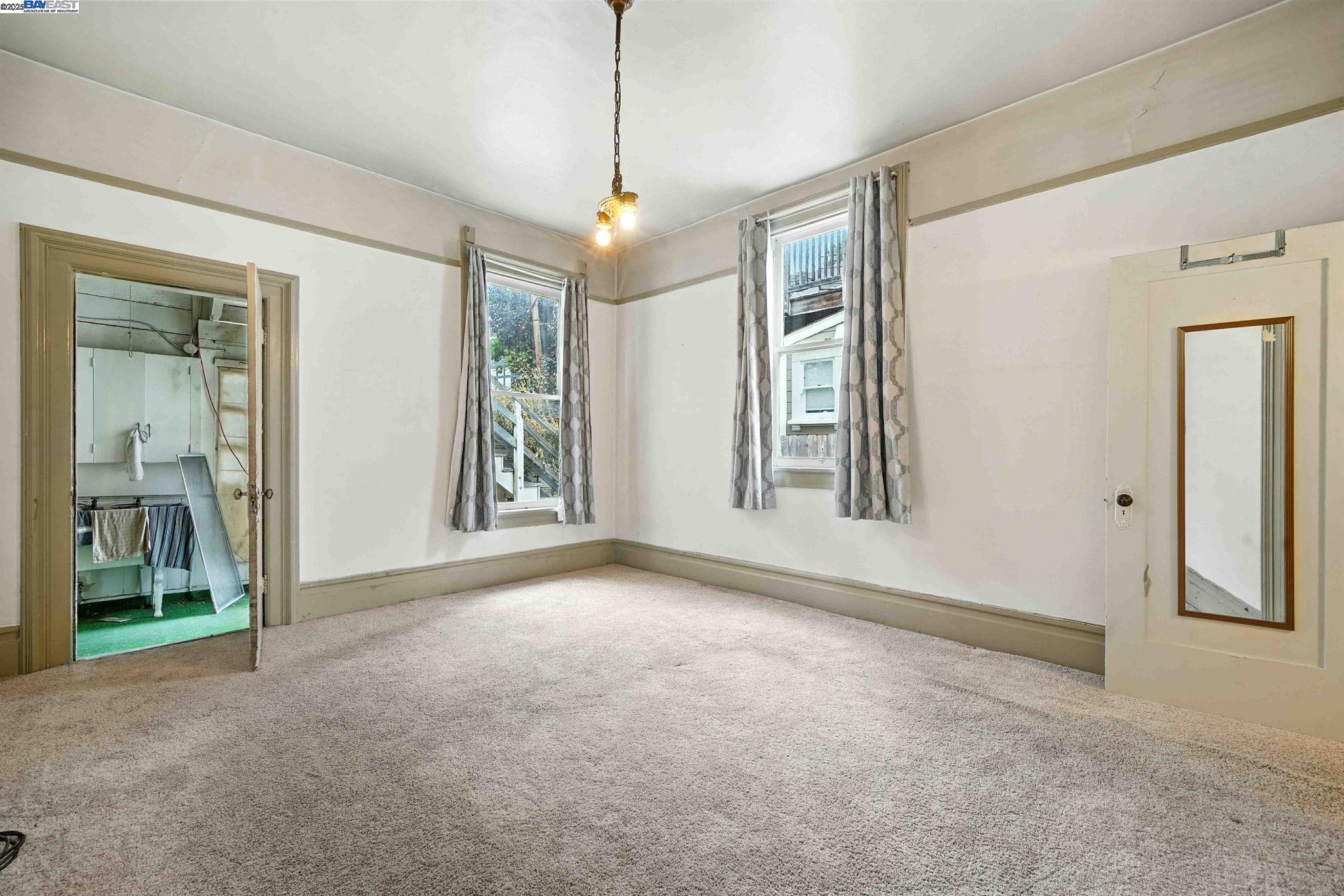 556-558 Alcatraz Ave, Oakland, California 94609, ,Residential Income,For Sale,556-558 Alcatraz Ave,41106772