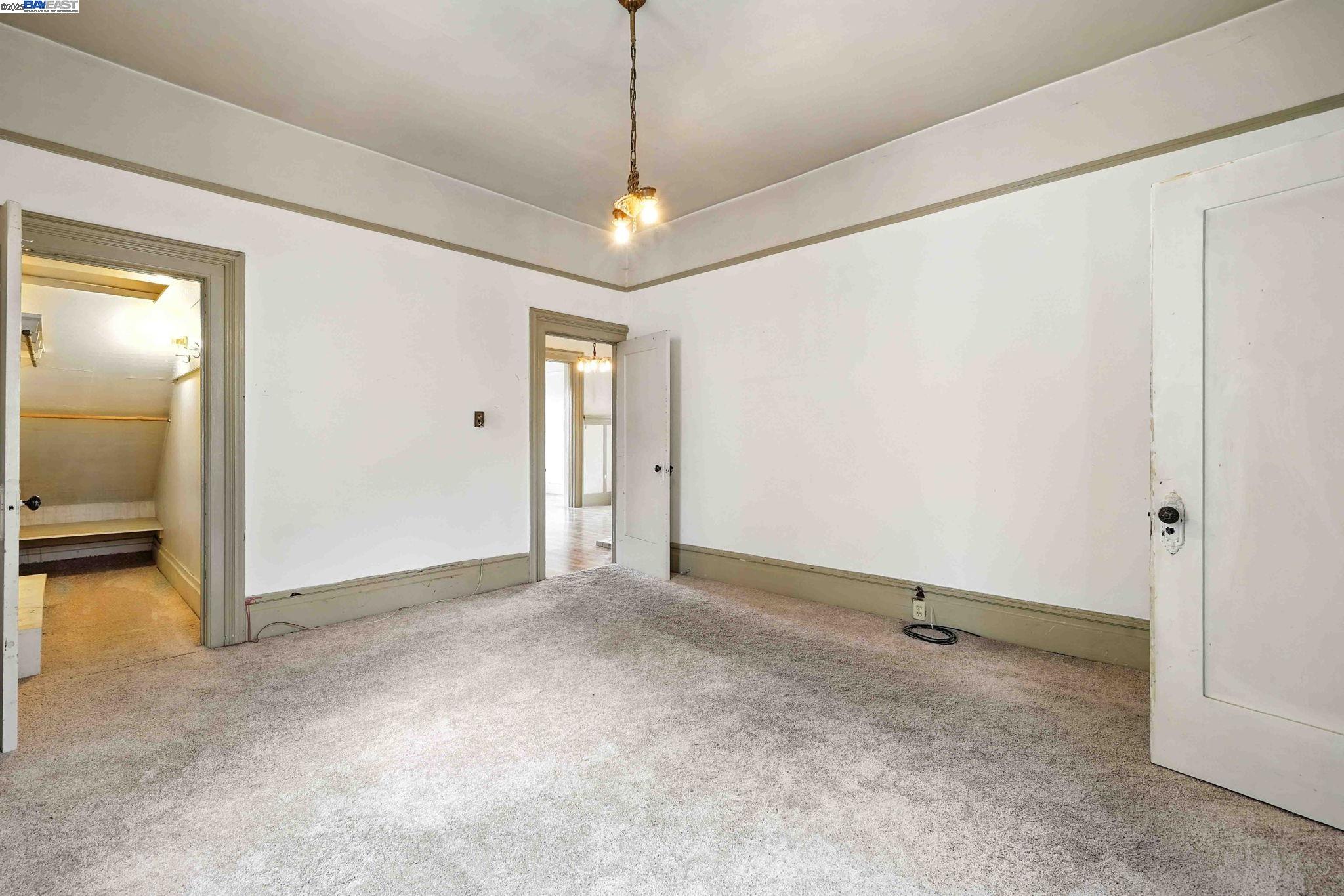 556-558 Alcatraz Ave, Oakland, California 94609, ,Residential Income,For Sale,556-558 Alcatraz Ave,41106772