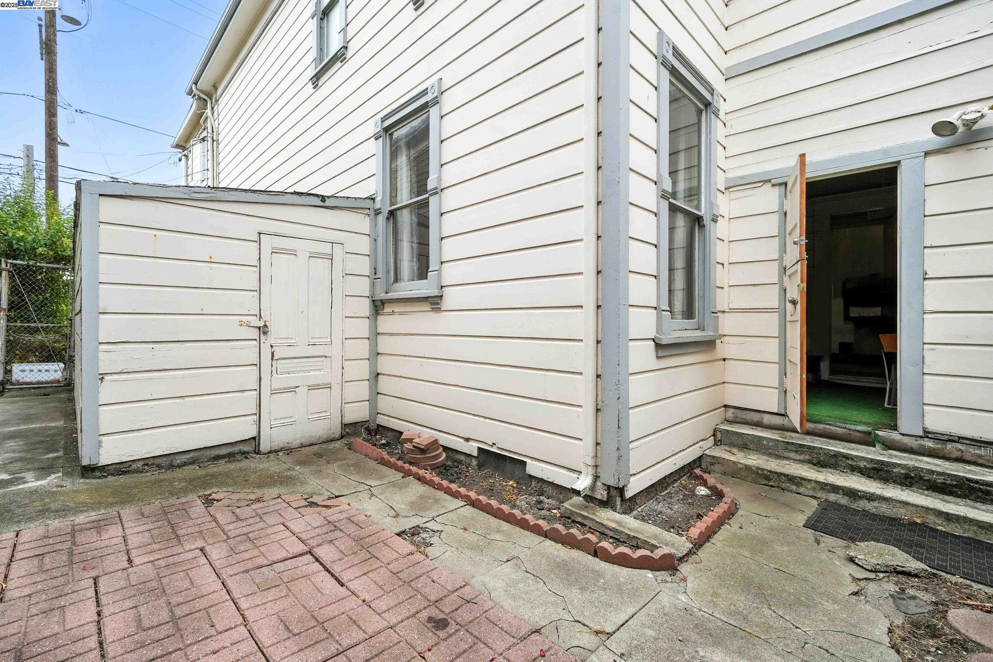 556-558 Alcatraz Ave, Oakland, California 94609, ,Residential Income,For Sale,556-558 Alcatraz Ave,41106772
